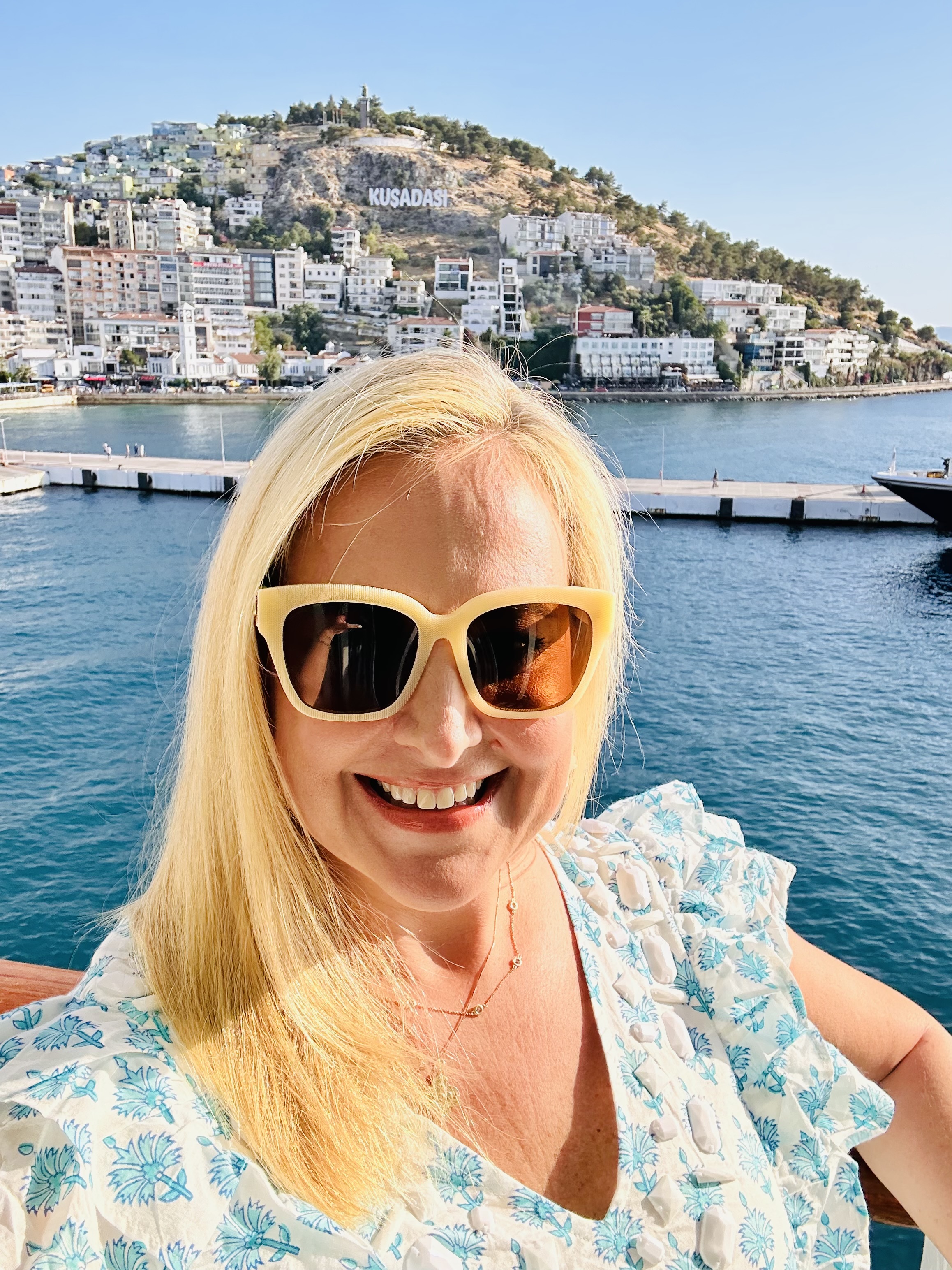 Fora Author - Lauren Jones