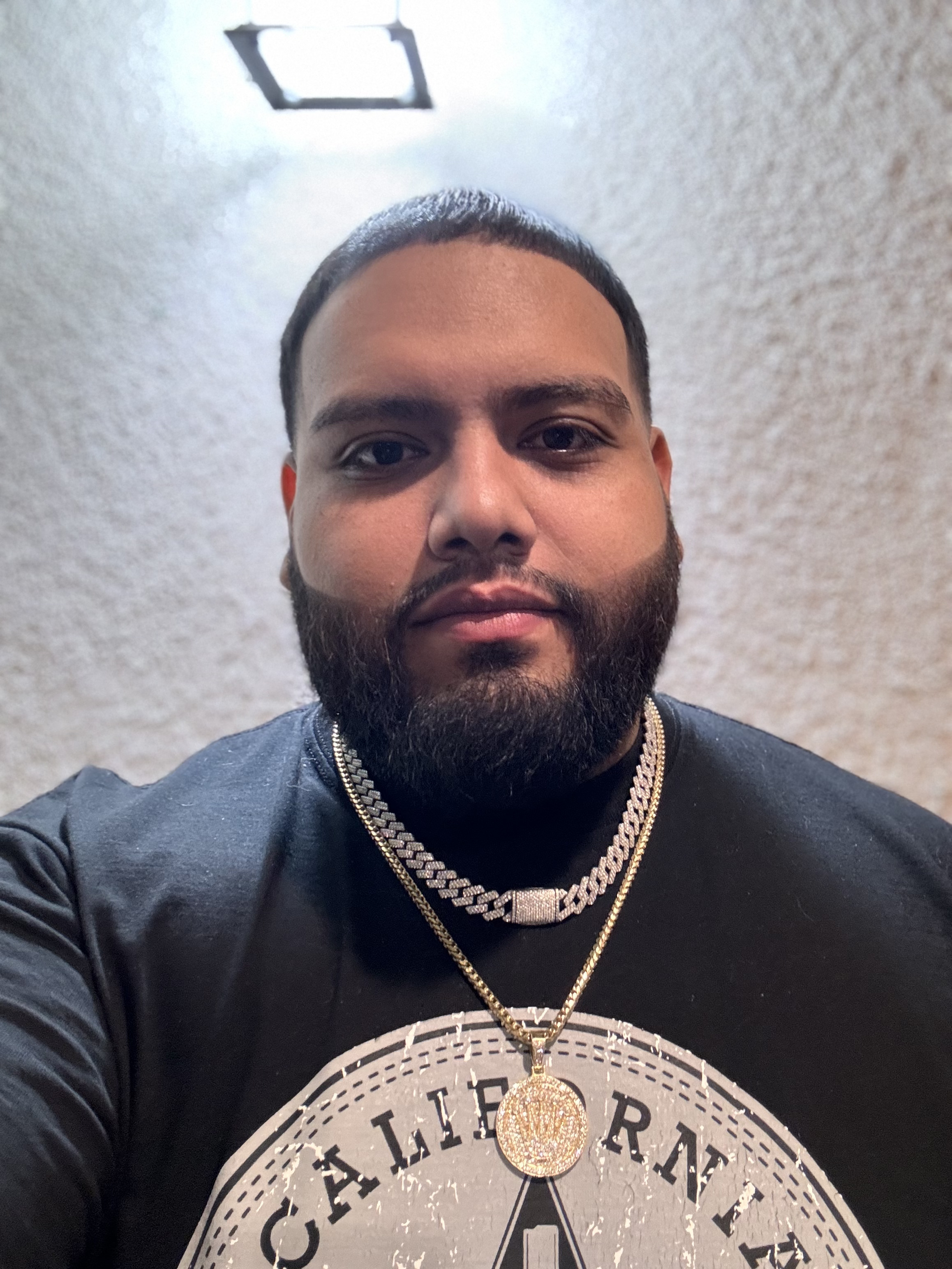 Fora Author - Andy Ruiz