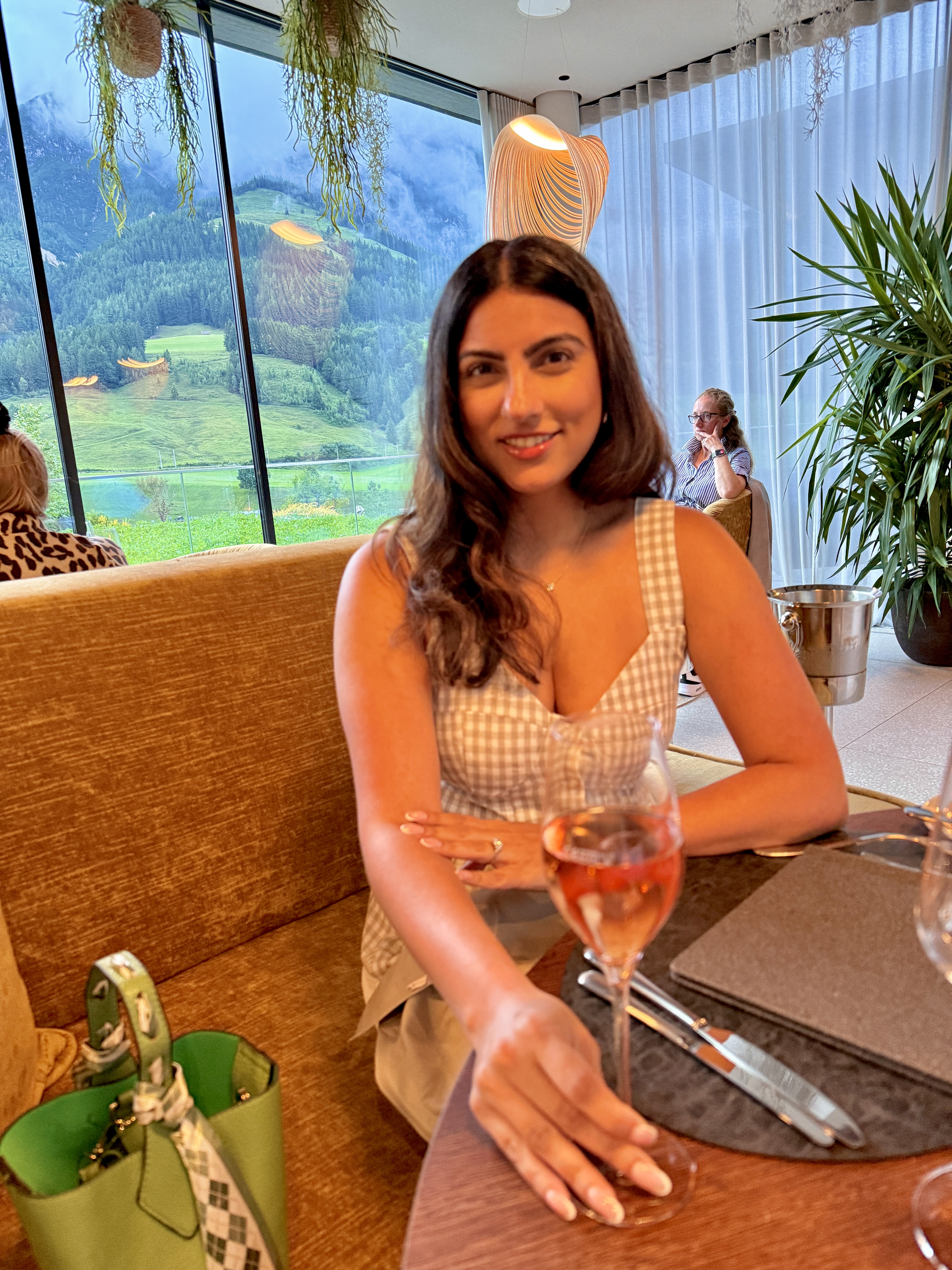 Fora Author - Niki Arya