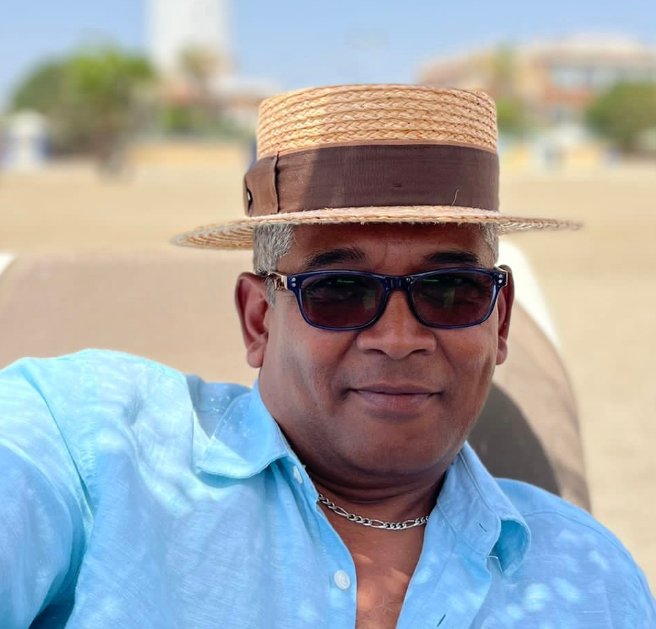 Fora Author - Ulises Rivero