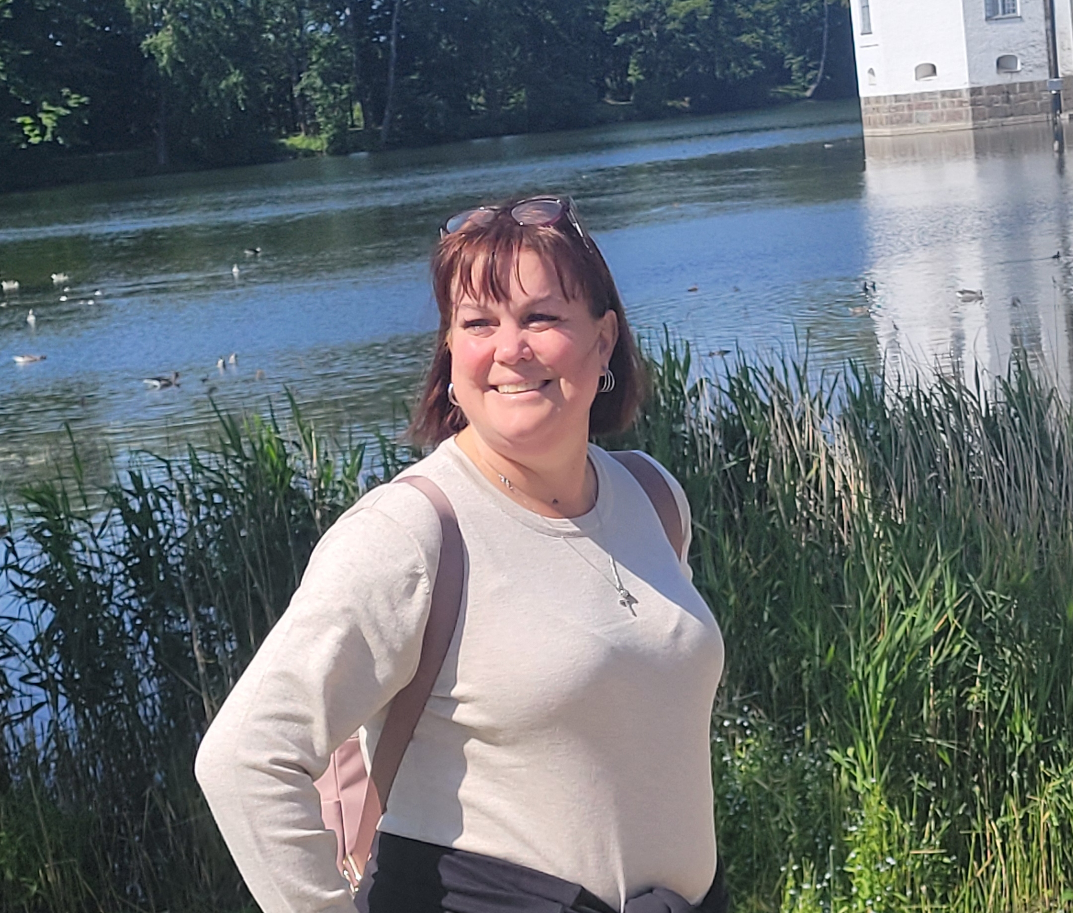 Fora Author - Elizabeth Edmunds