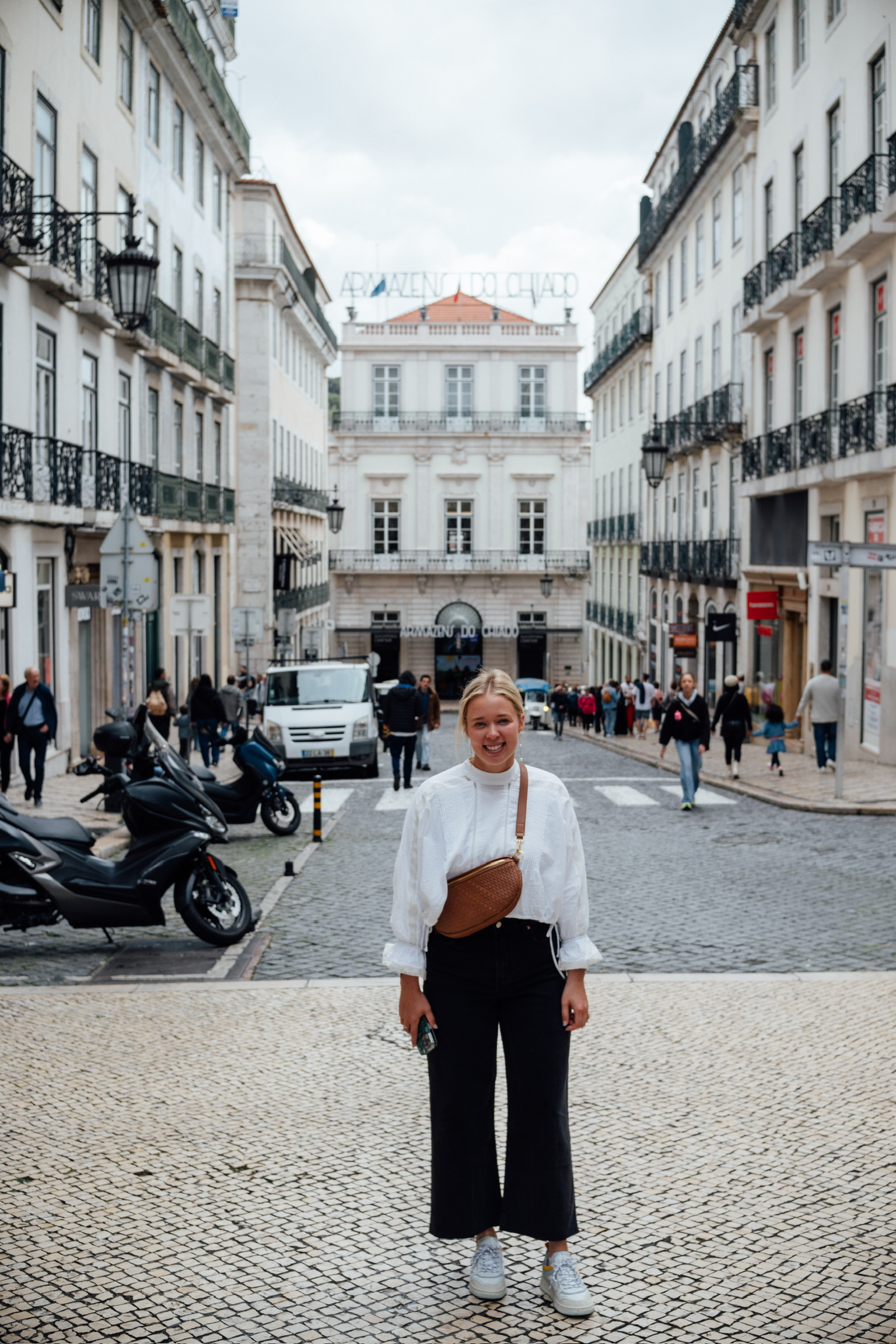 Fora Author - Tesh Parris