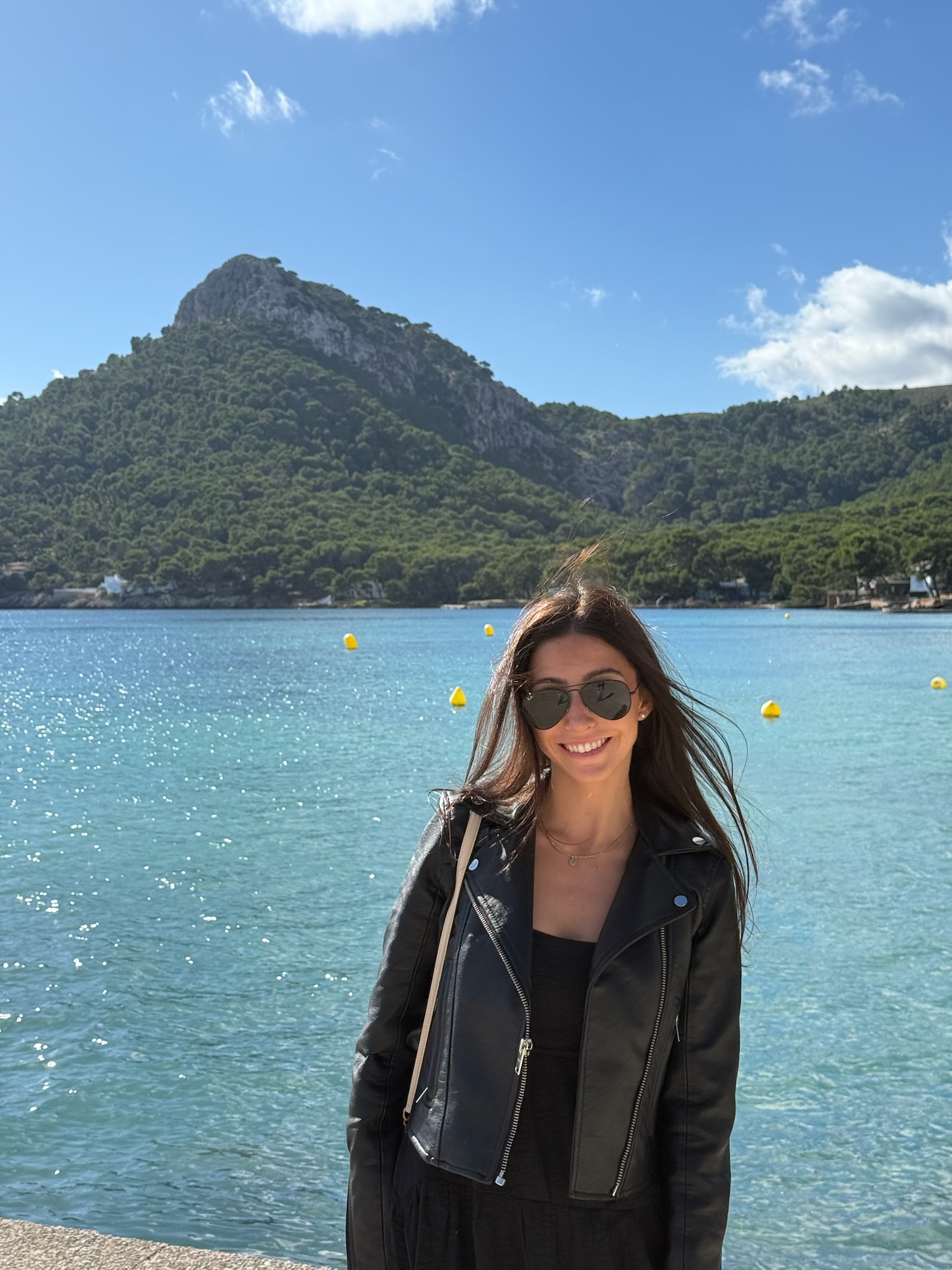 Fora Author - Lindsey Pozzuto