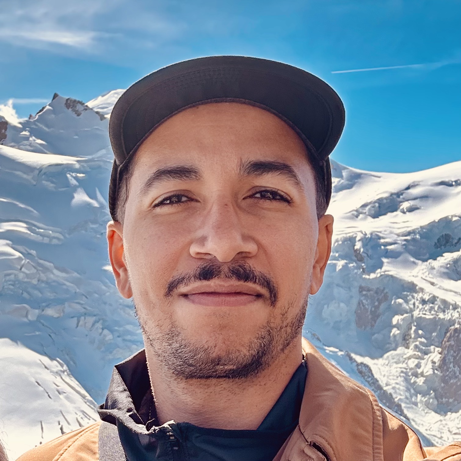 Fora Author - Jonathan Hayes