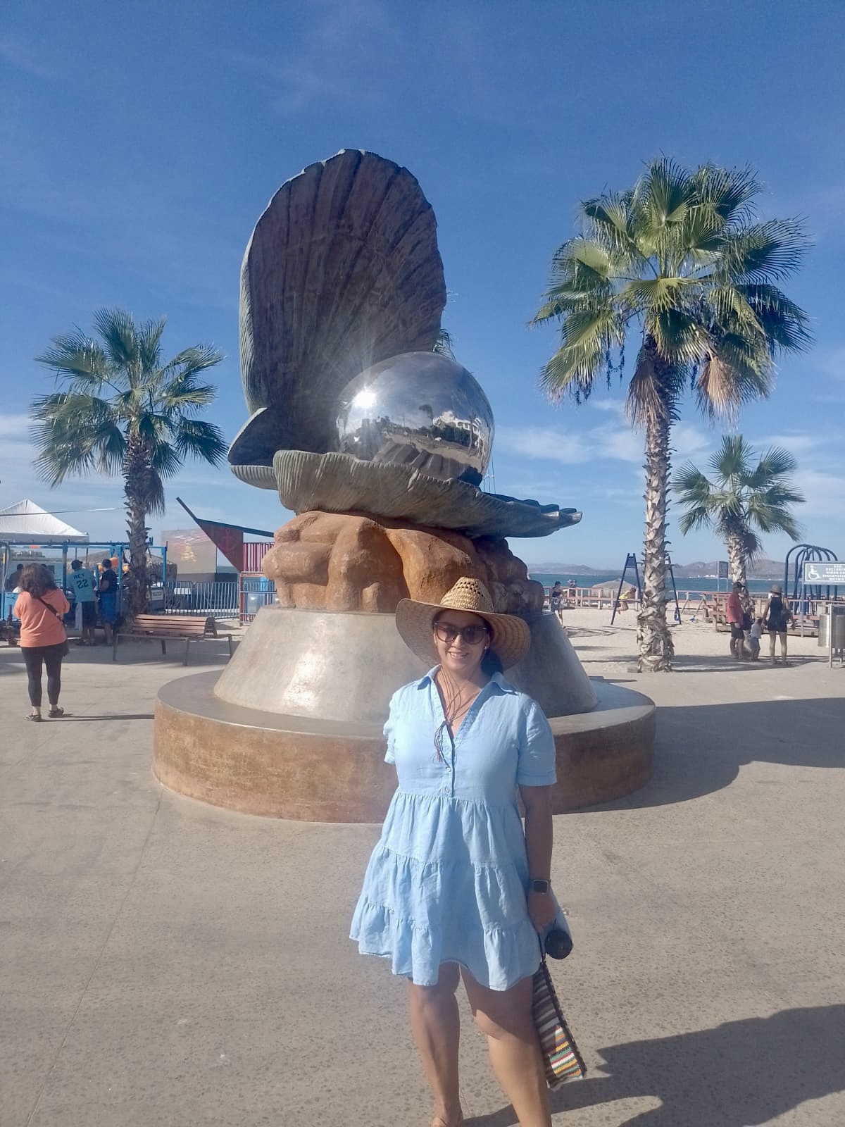 Fora Author - Denisse Olivo