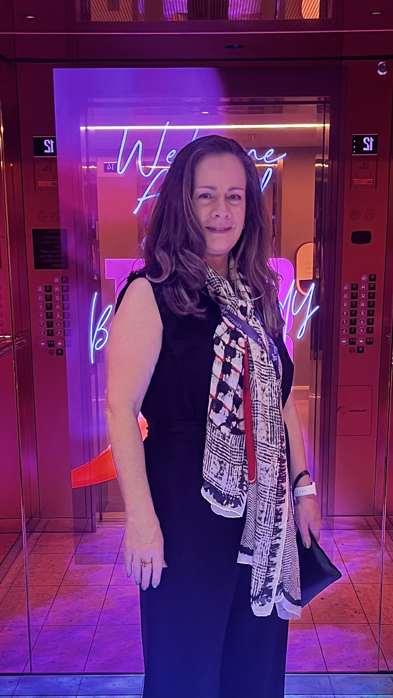 Fora Author - Leigh Ray