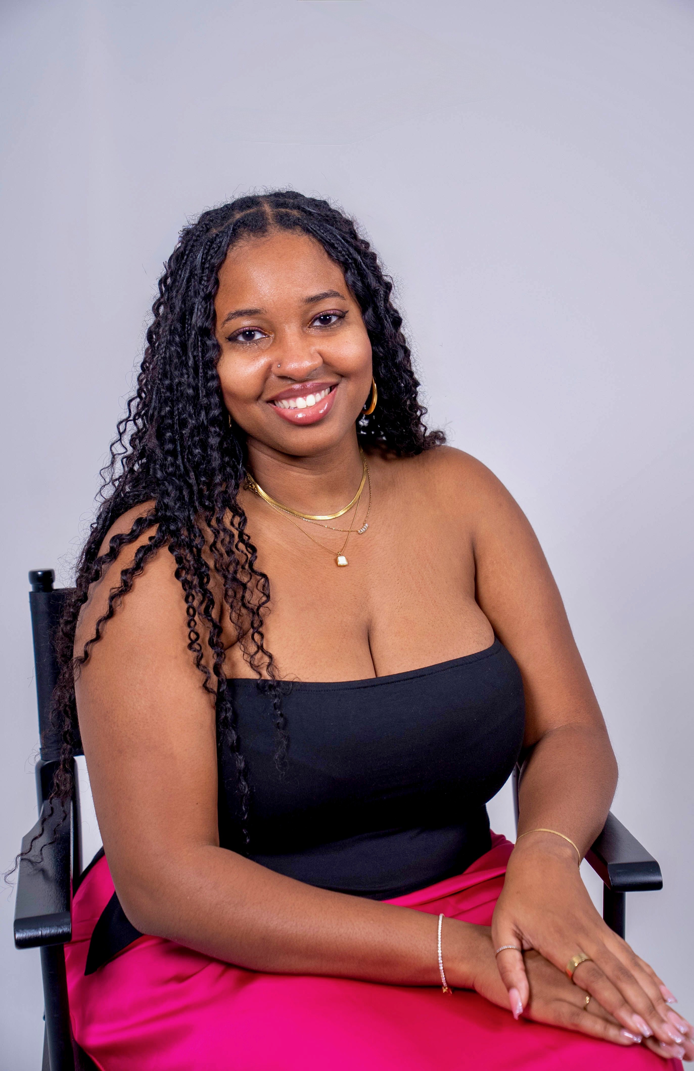 Fora Author - Raina Allen