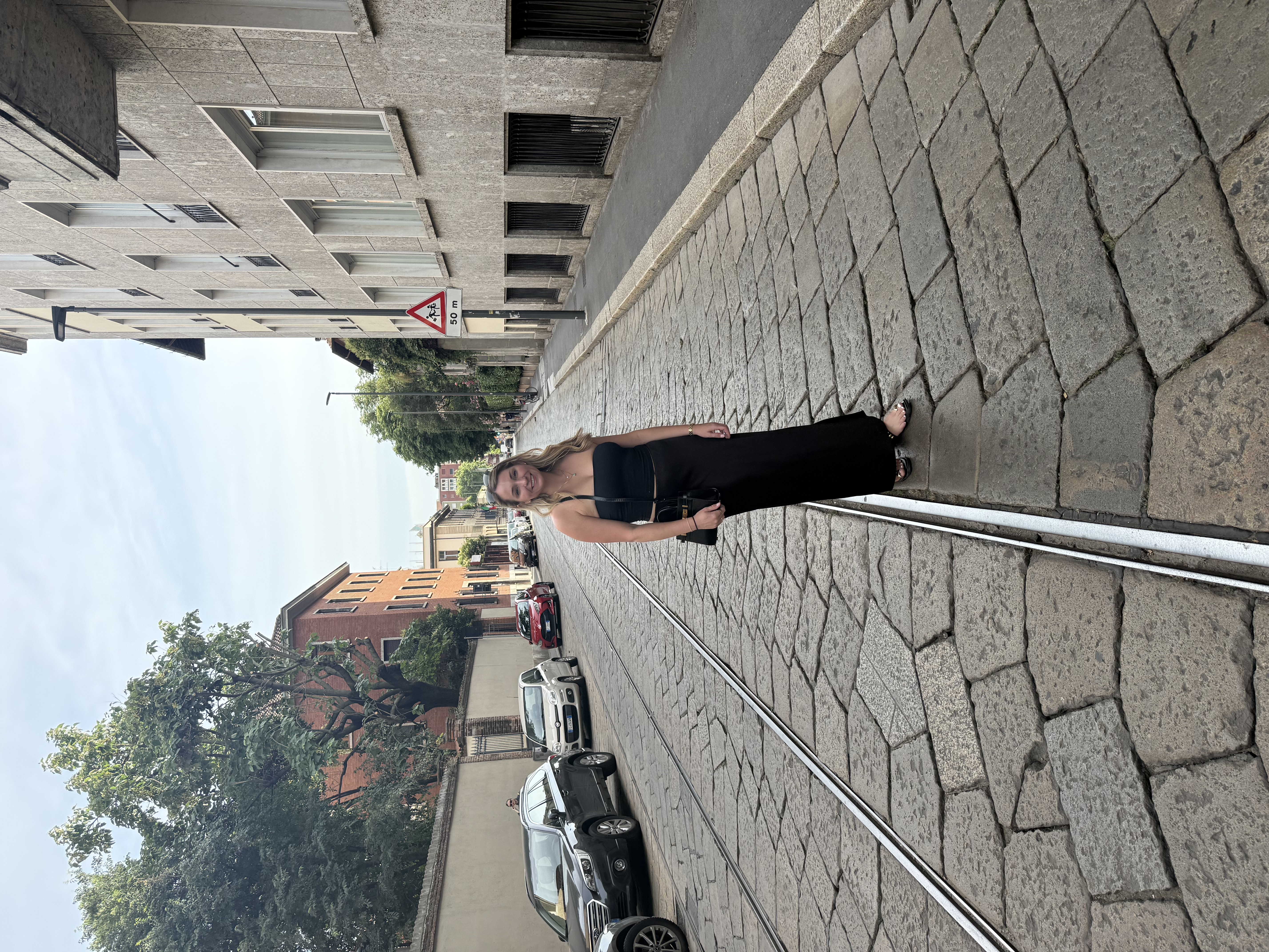 Fora Author - Evelyn Davis