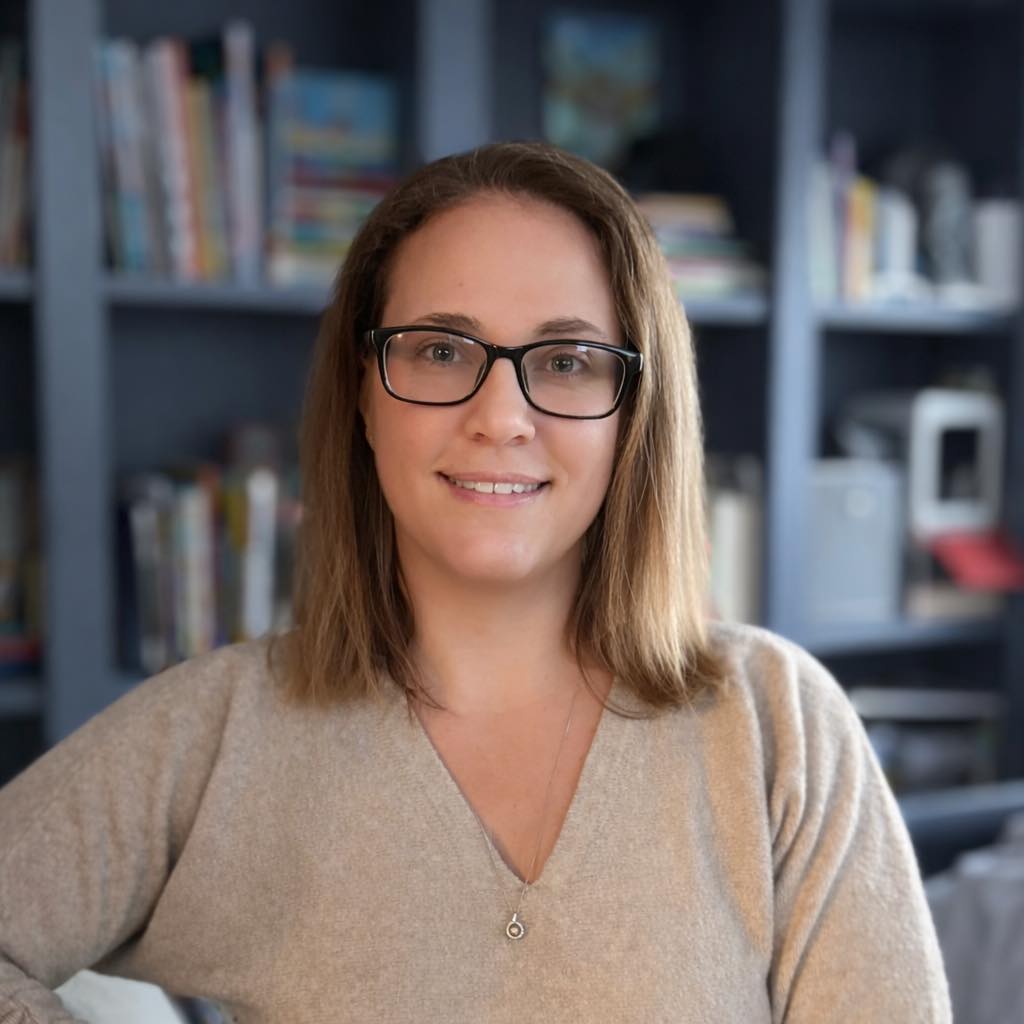 Fora Author - Nicole Sosa