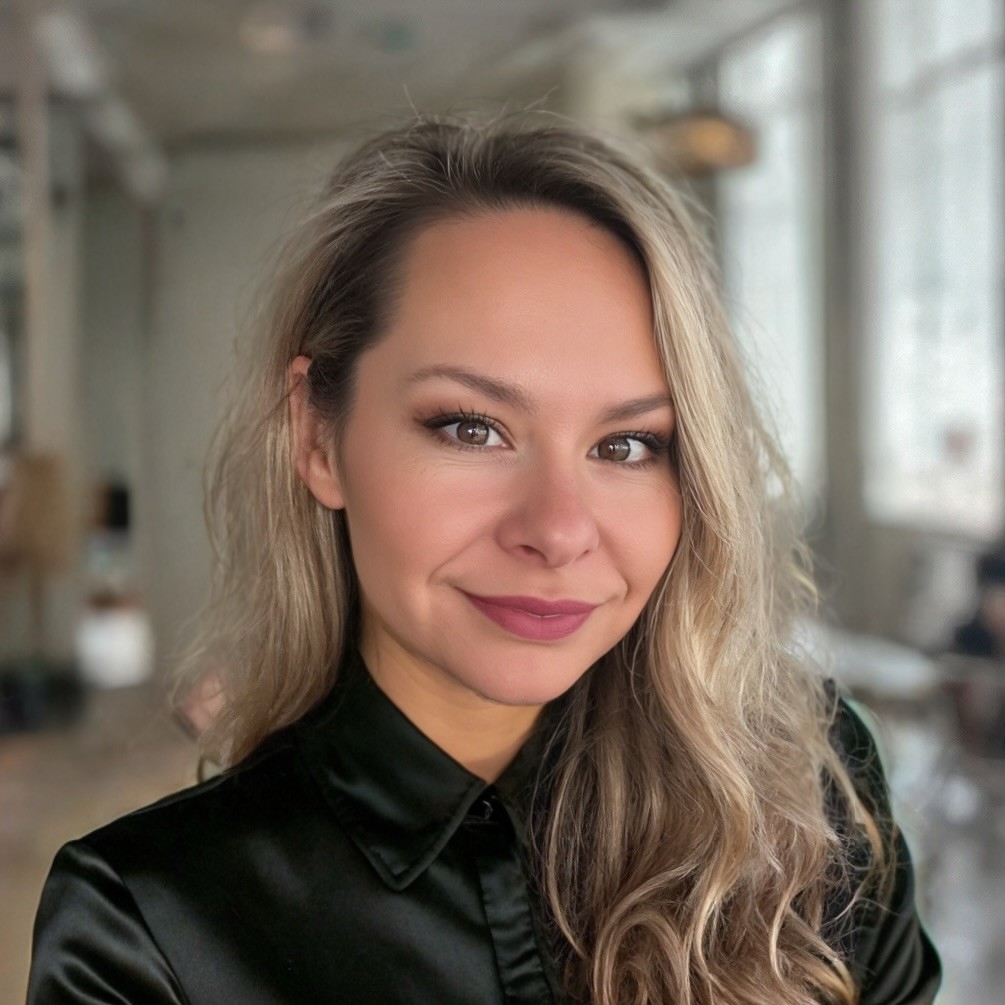 Fora Author - Lindsey Sicotte