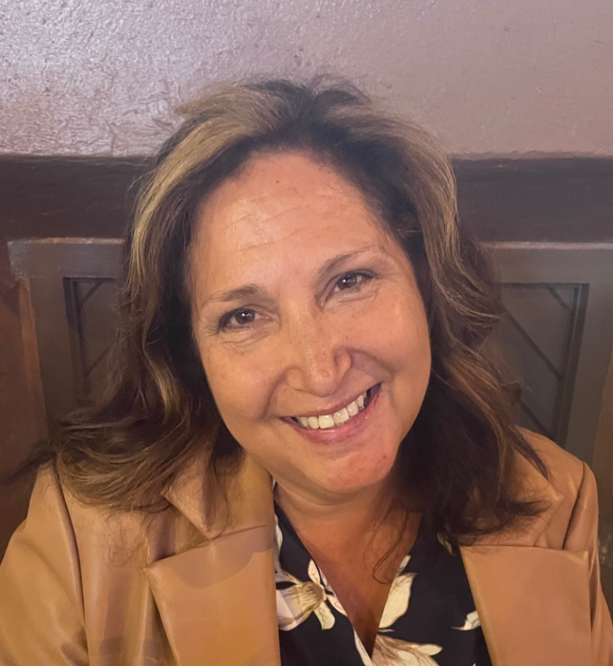 Fora Author - Lisa Kennealy