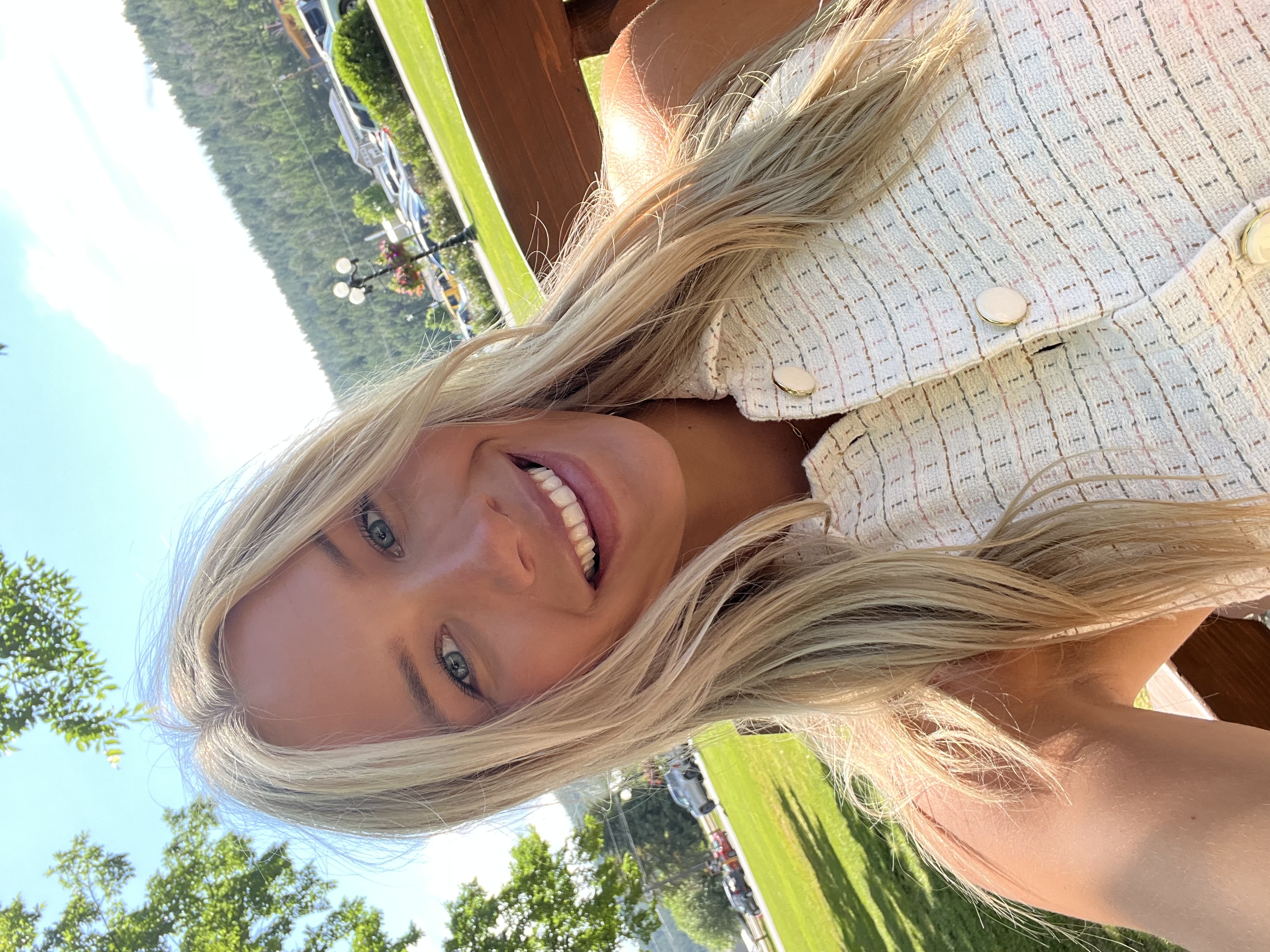 Fora Author - Ella Nichols
