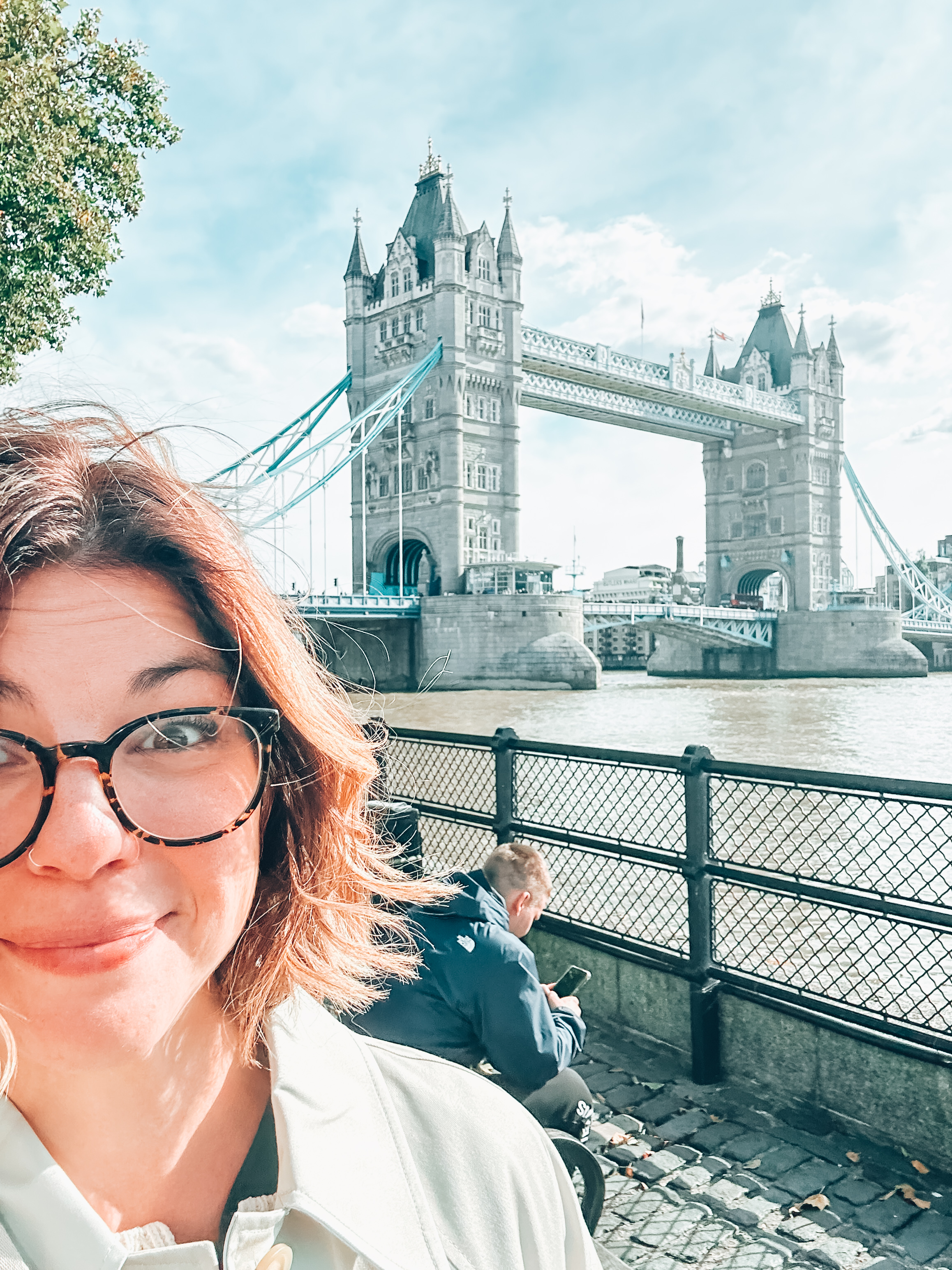 Fora Author - Lindsay Meredith