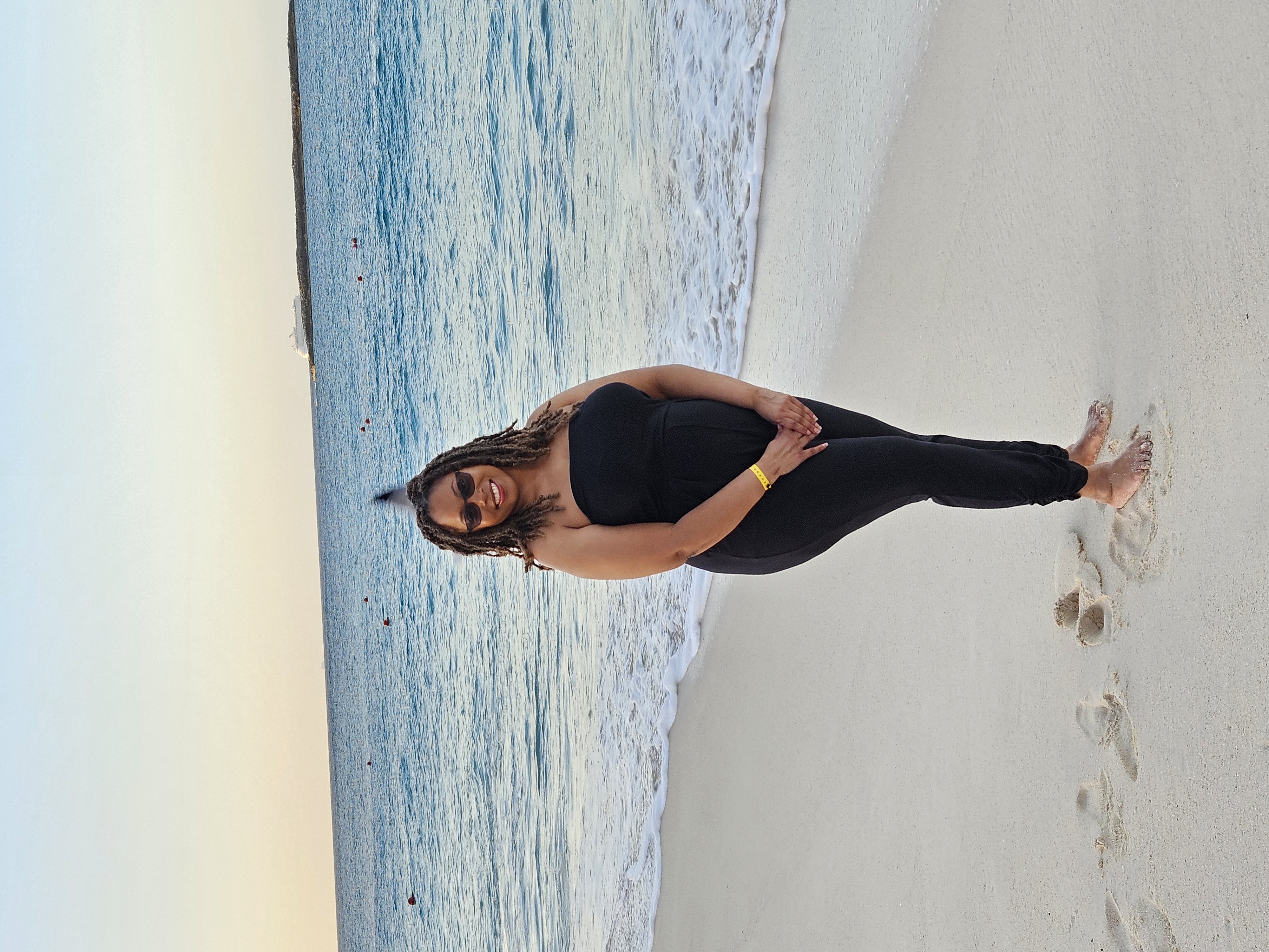 Fora Author - Danielle Scott