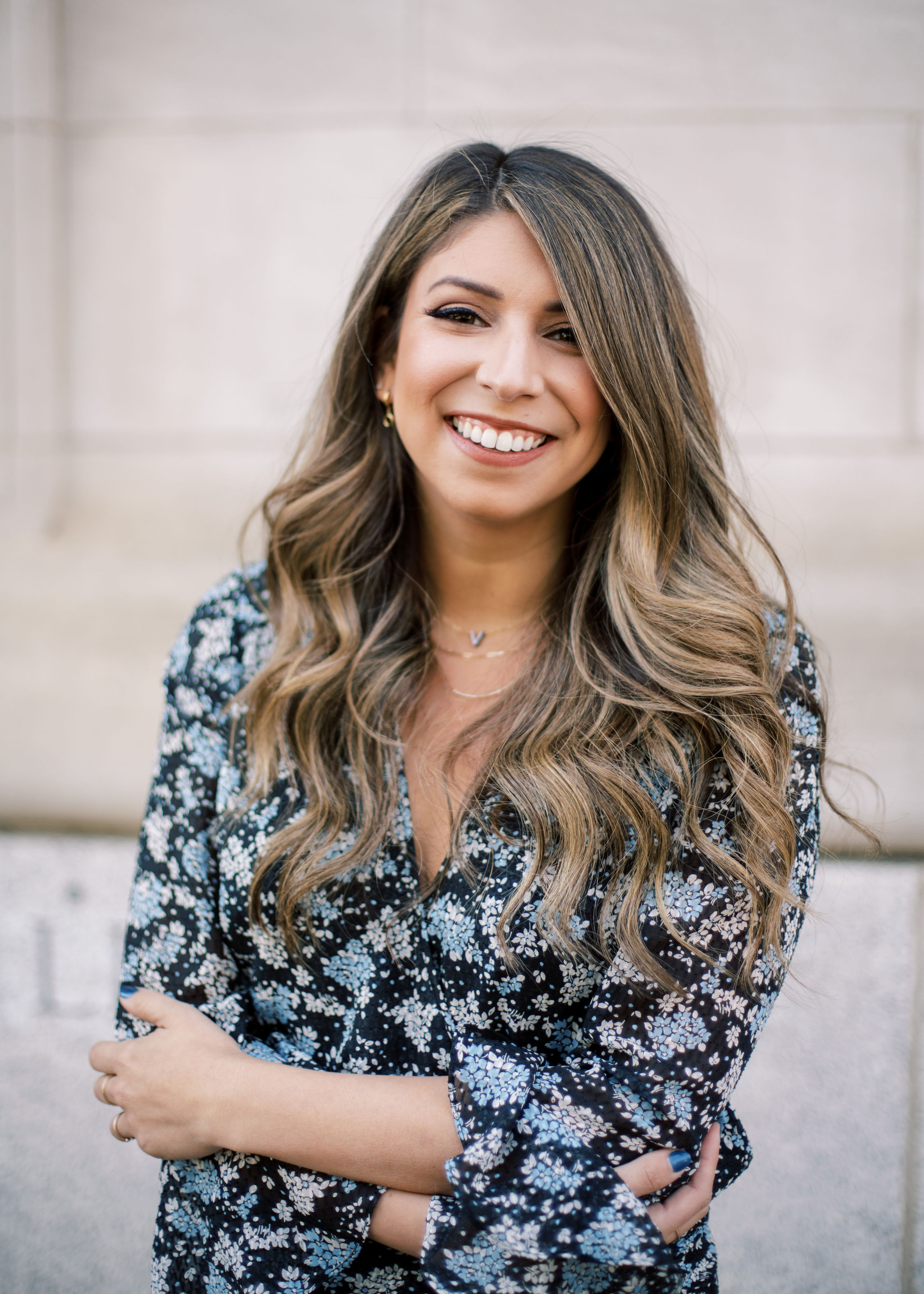 Fora Author - Val Aguilar