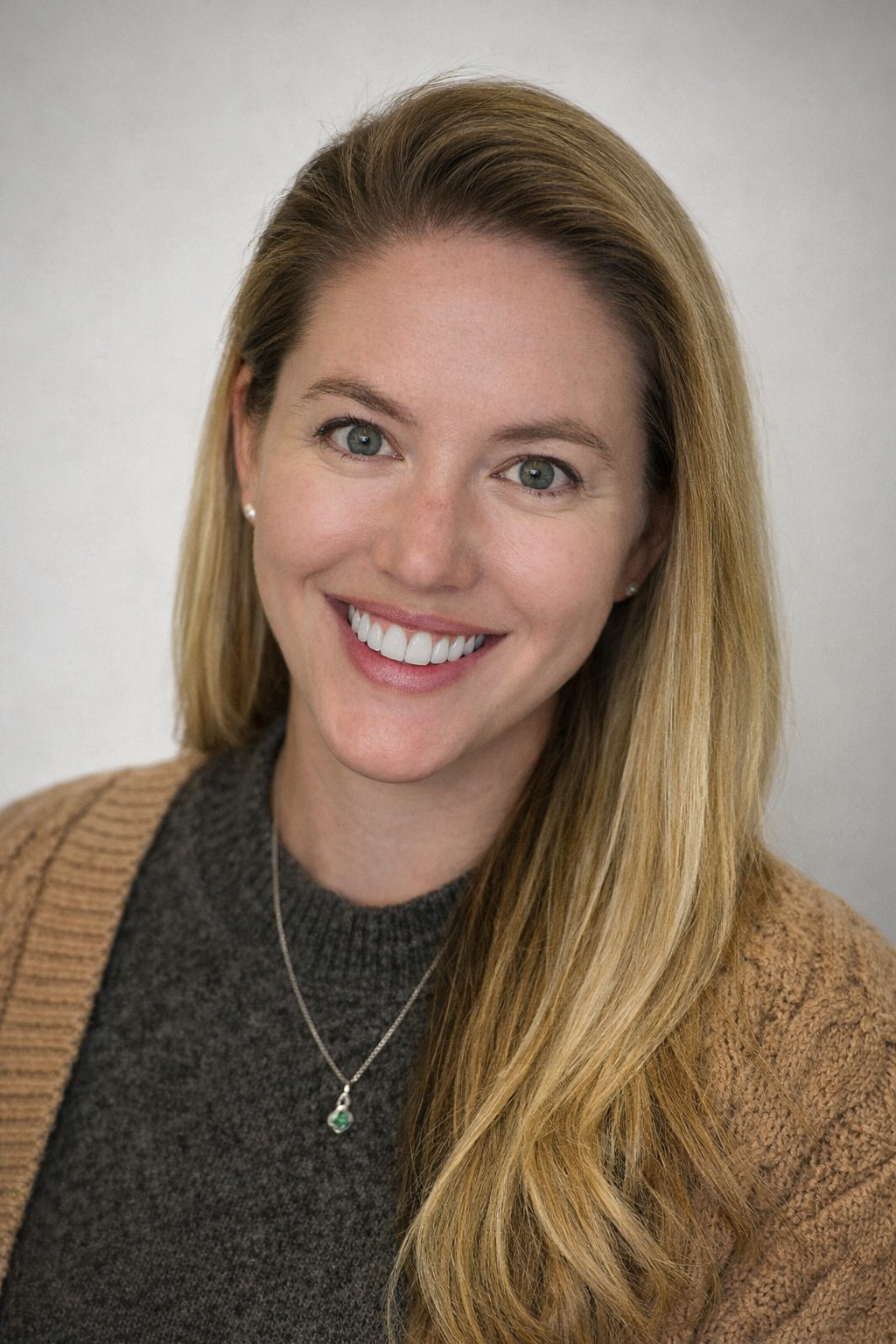 Fora Author - Erin McLaughlin