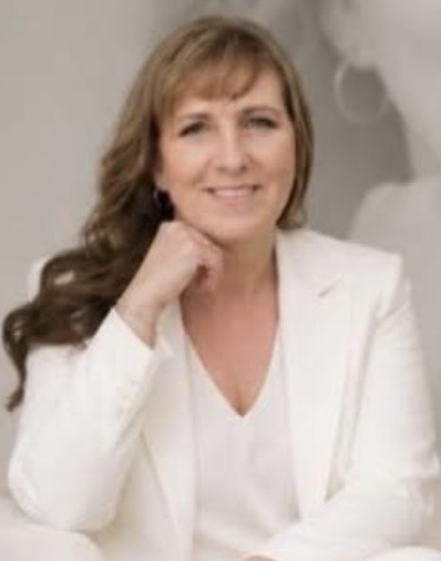 Fora Author - Sarah Chase