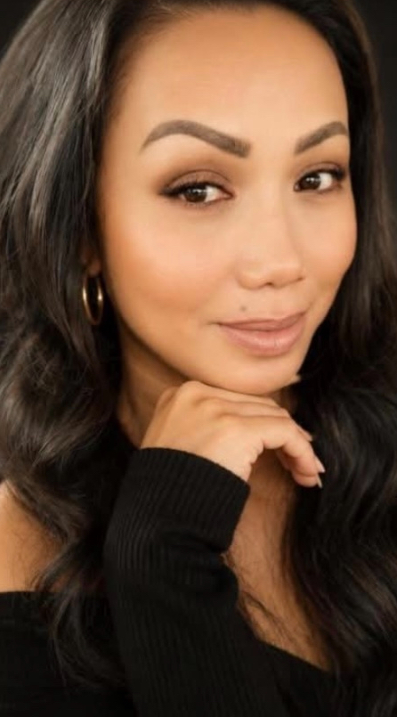 Fora Author - Michelle Navor