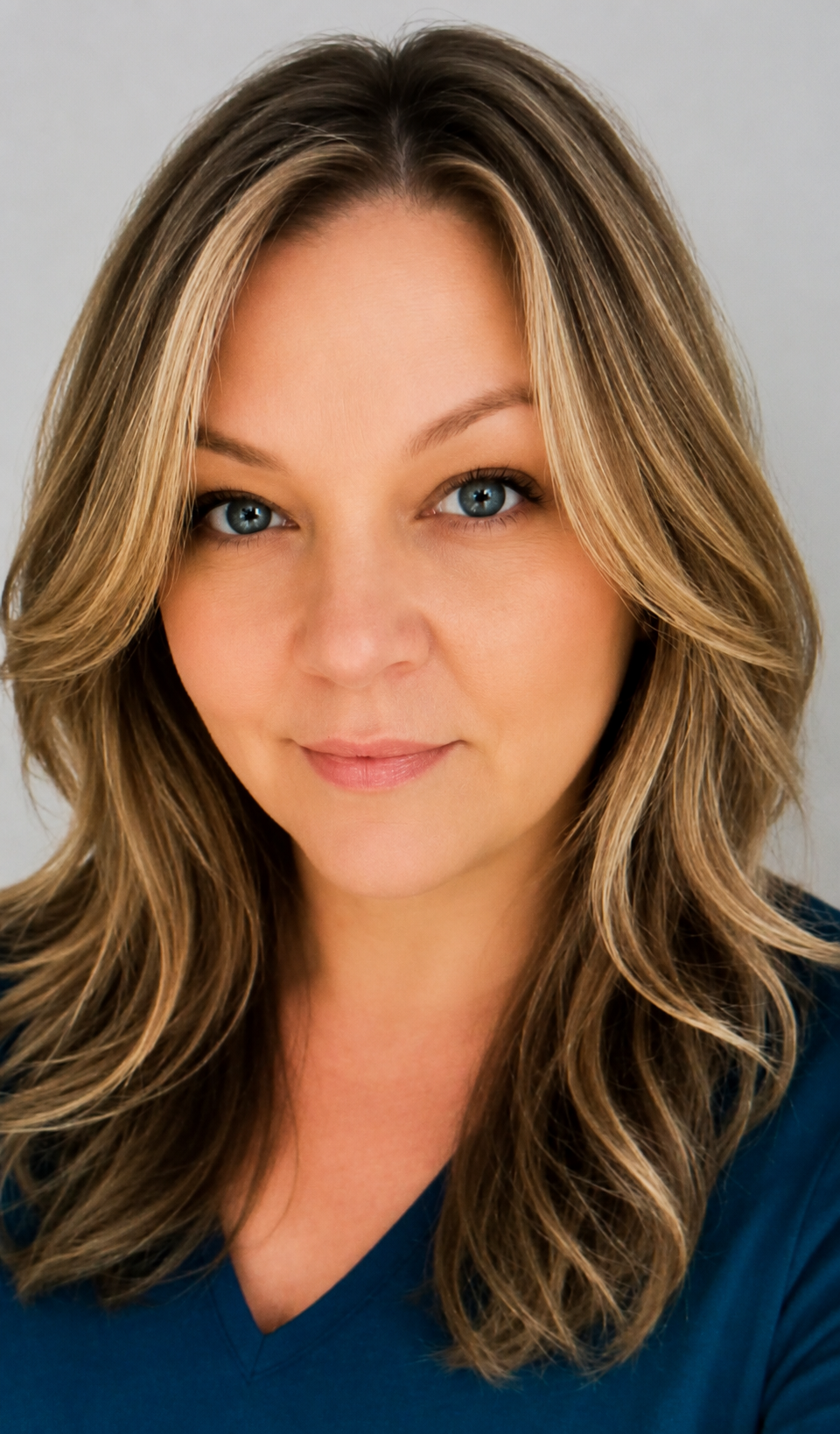 Fora Author - Tracy Lewis