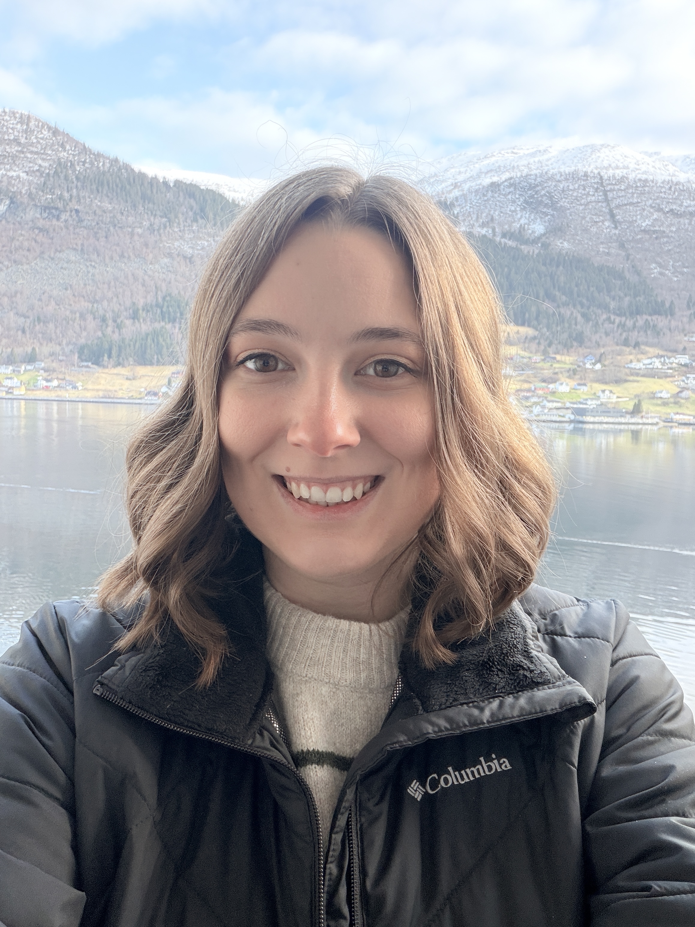 Fora Author - Kira Koss