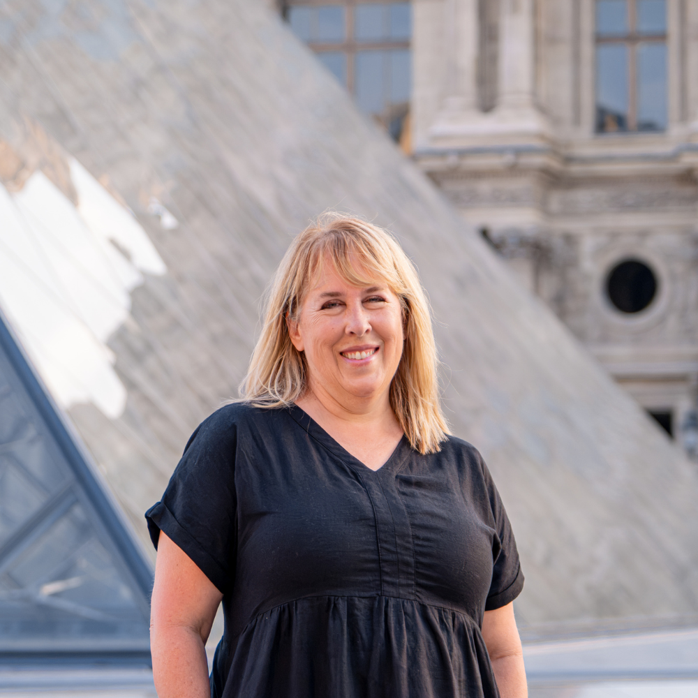 Fora Author - Lisa Coombs