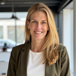 Fora Author - Kelly Weinstein