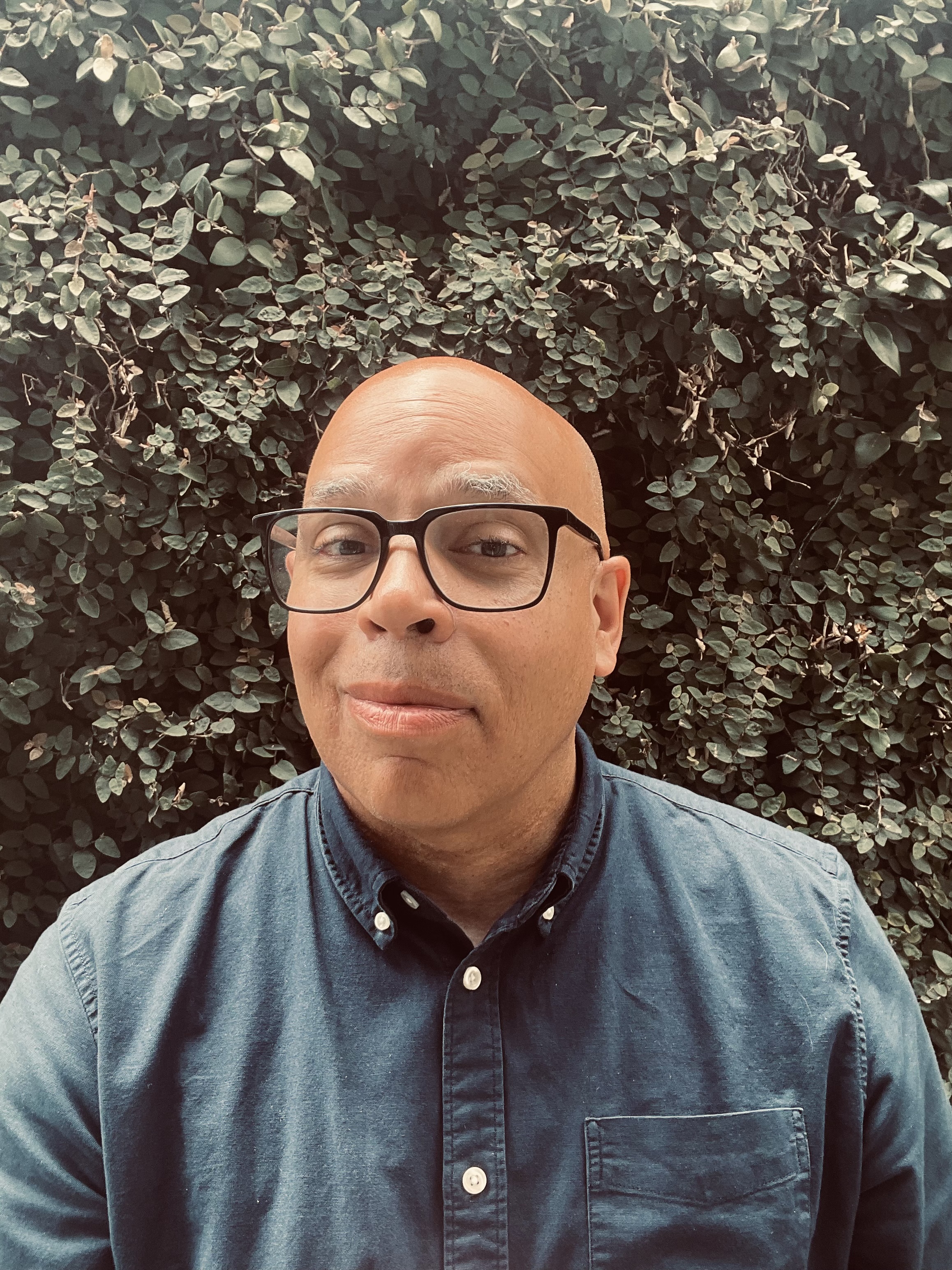 Fora Author - Irving Macario