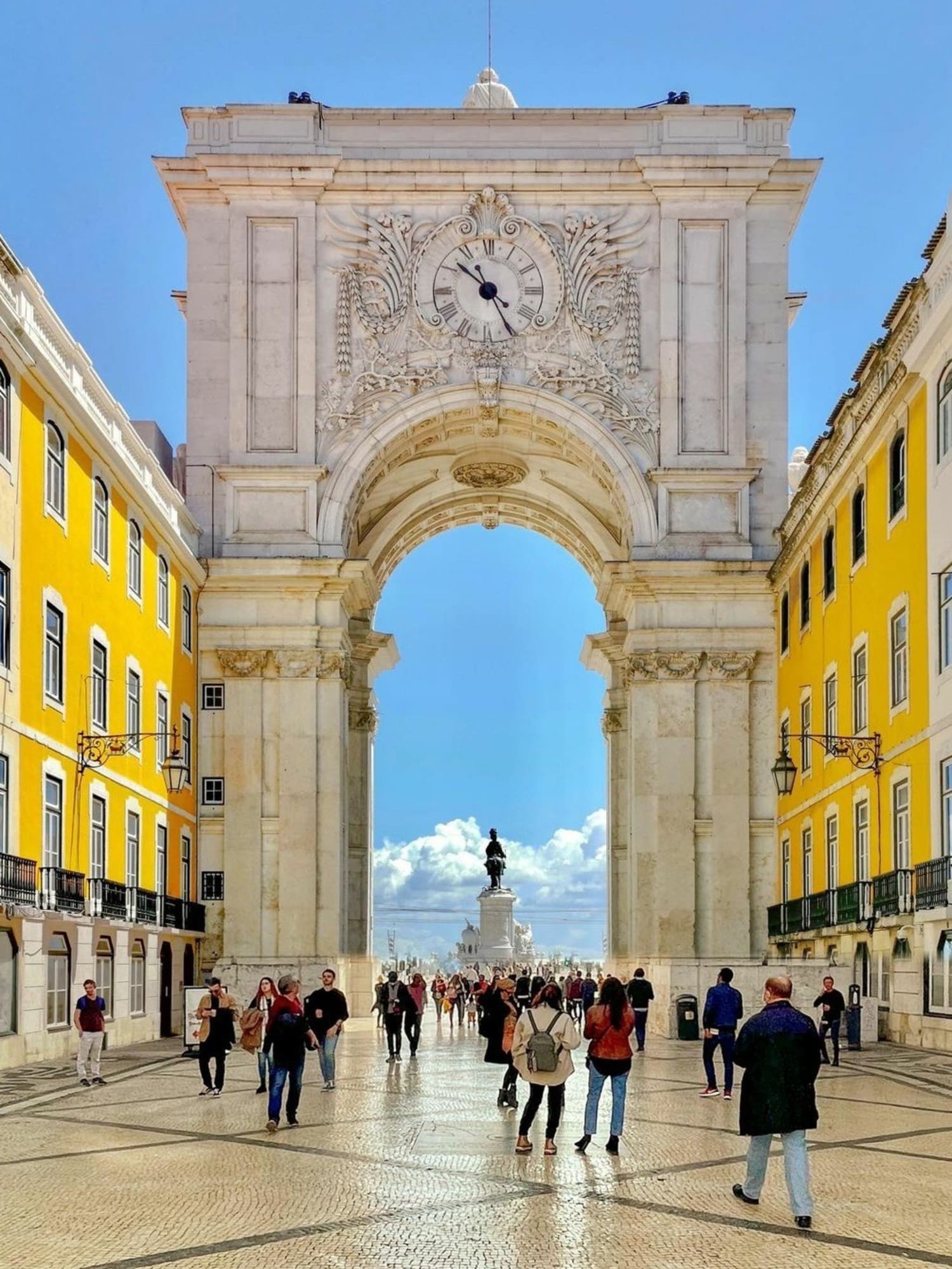 Advisor - Discover Lisbon: A Journey Through History, Culture and Charm