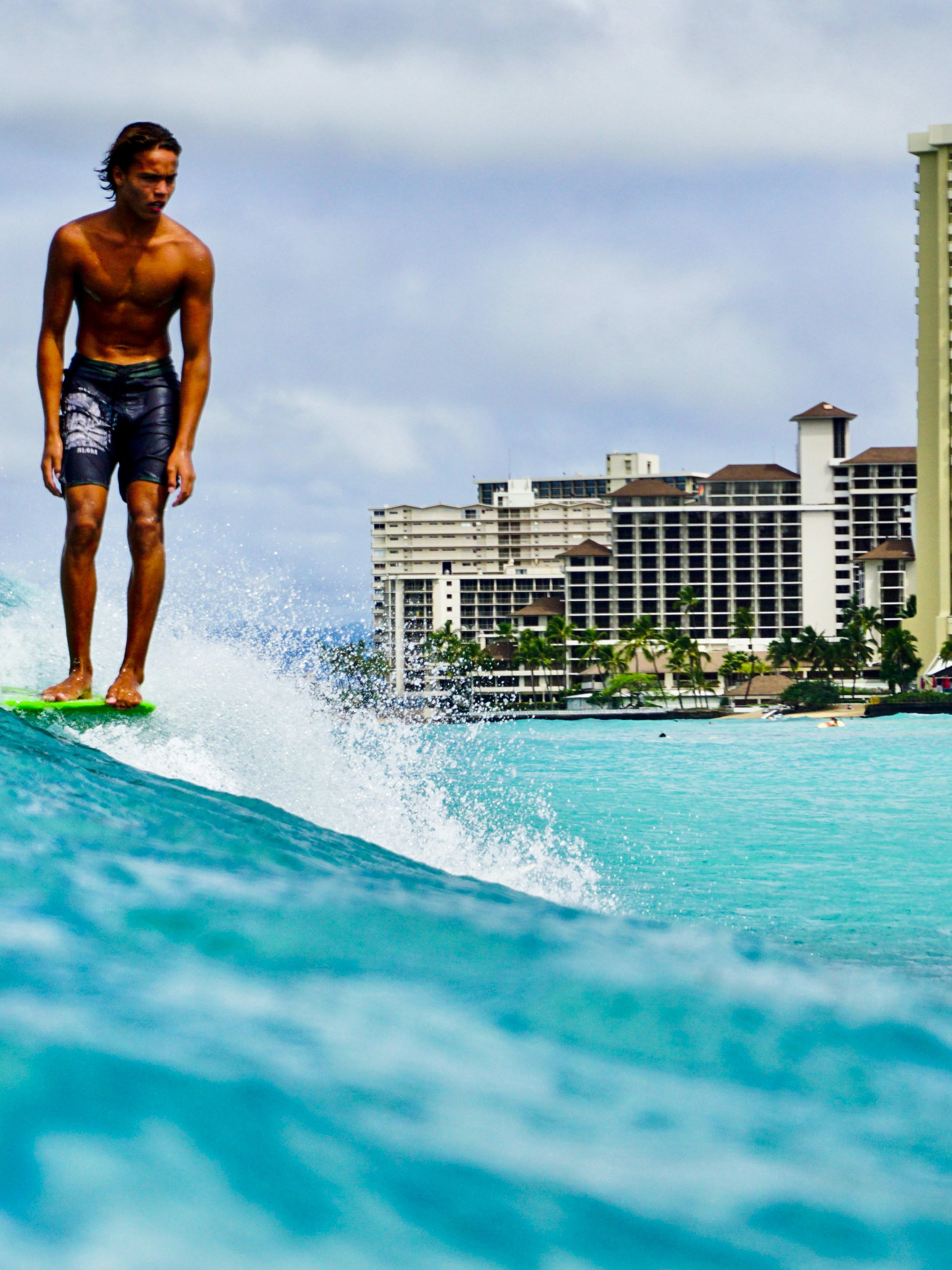 Moana Surfrider: A Classic Surf Hotel 