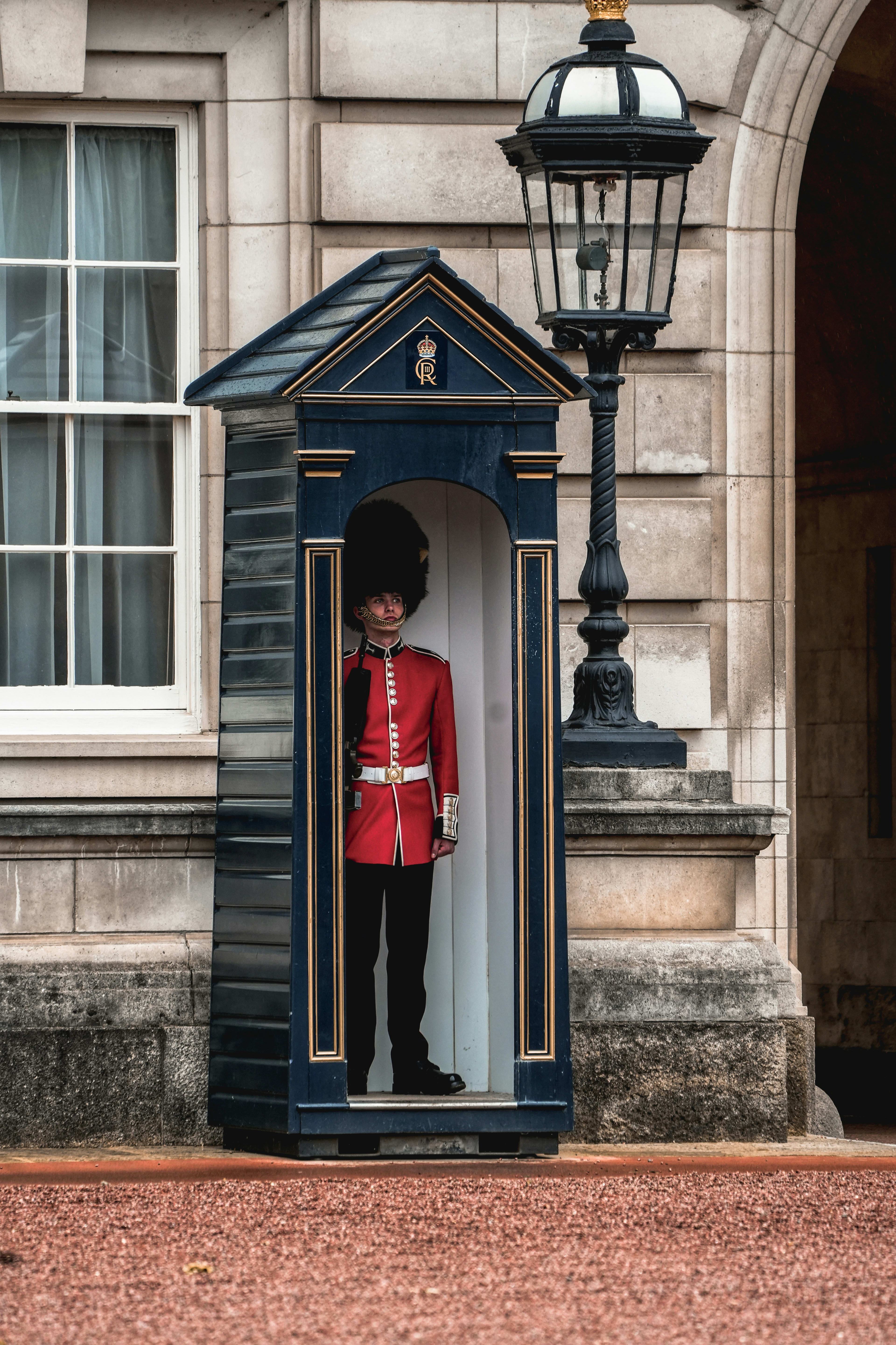 Advisor - A Classic Traveler’s Guide to London: Parks, Pubs, Shows & Royal Sights