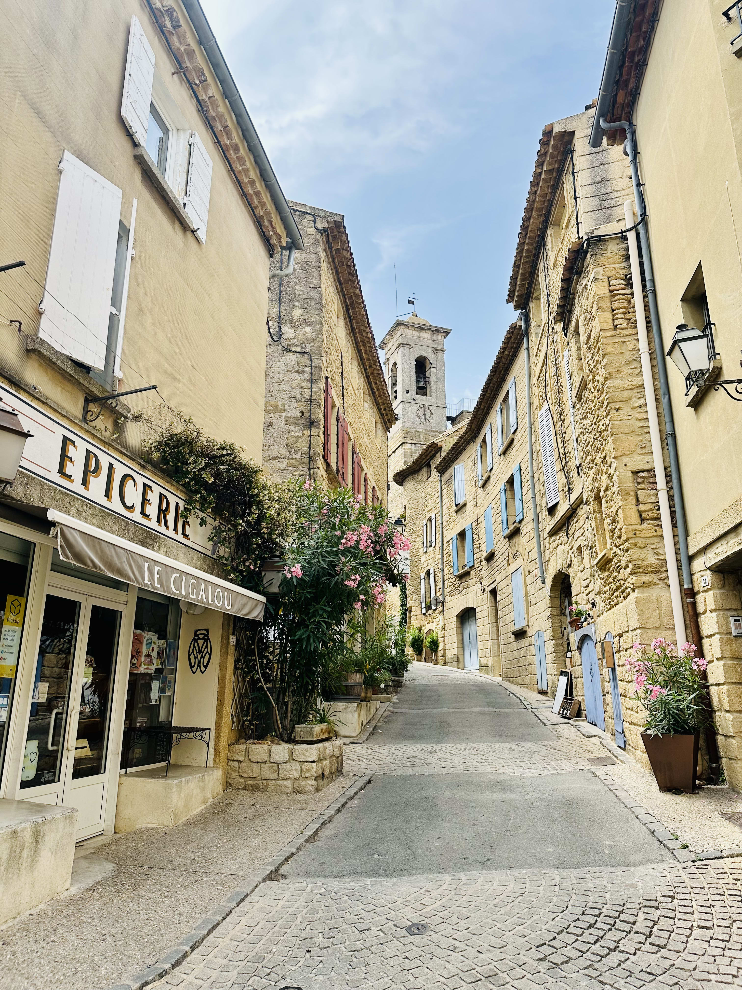 Advisor - Châteauneuf-du-Pape: Where the Pope’s Vineyards Meet the Soul of Provence