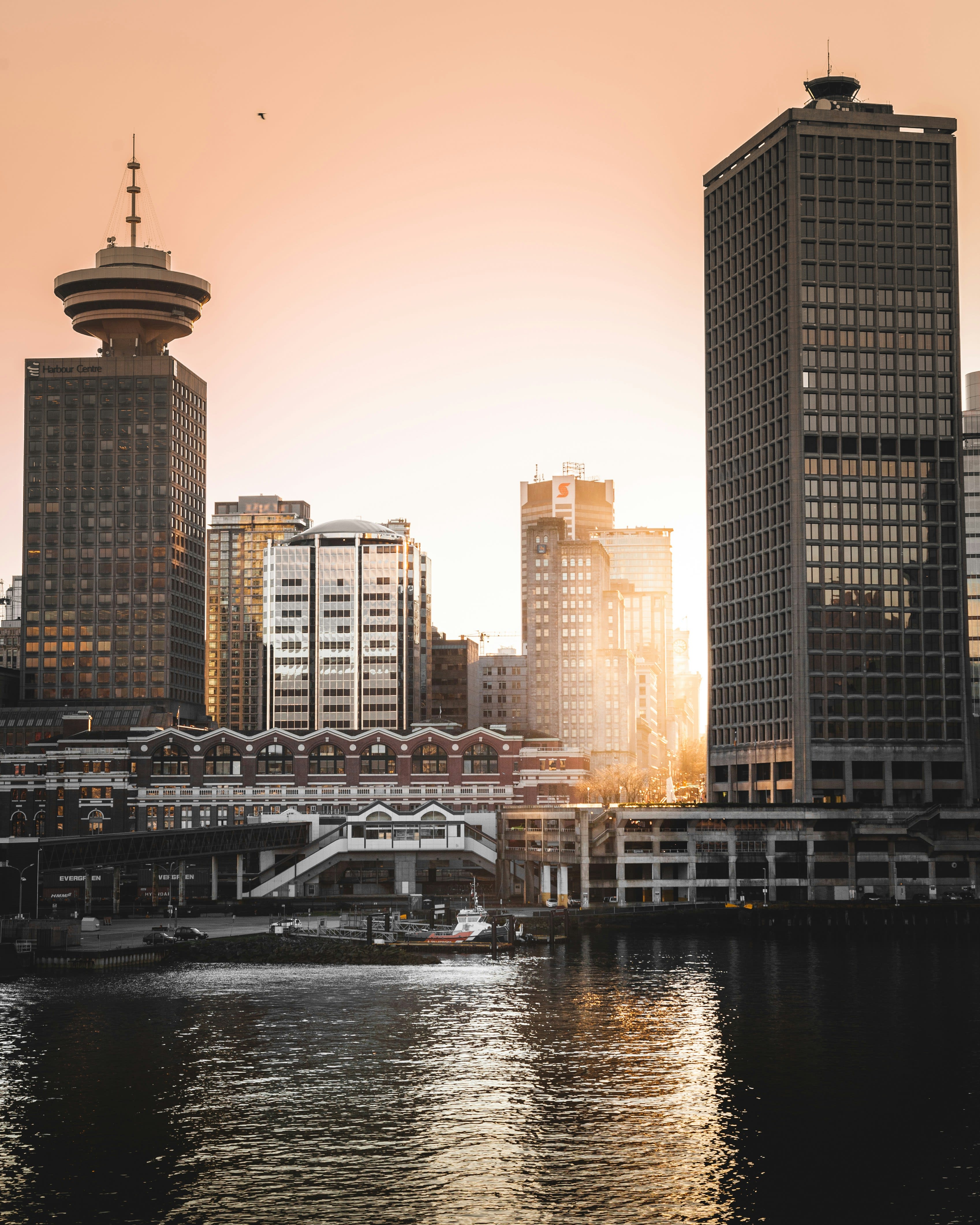 Vancouver Pan Pacific Hotel: Right Above the Cruise Ships