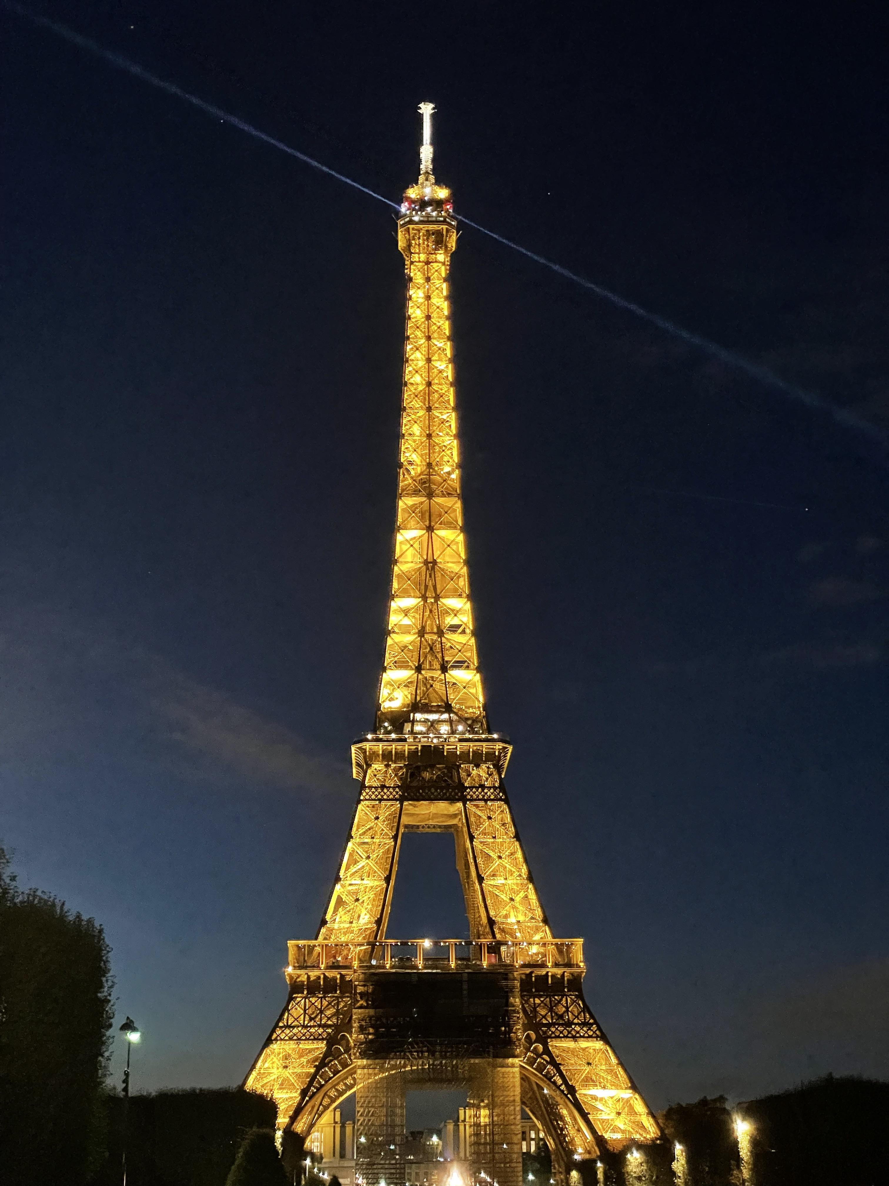 Eiffel Tower lightning at night