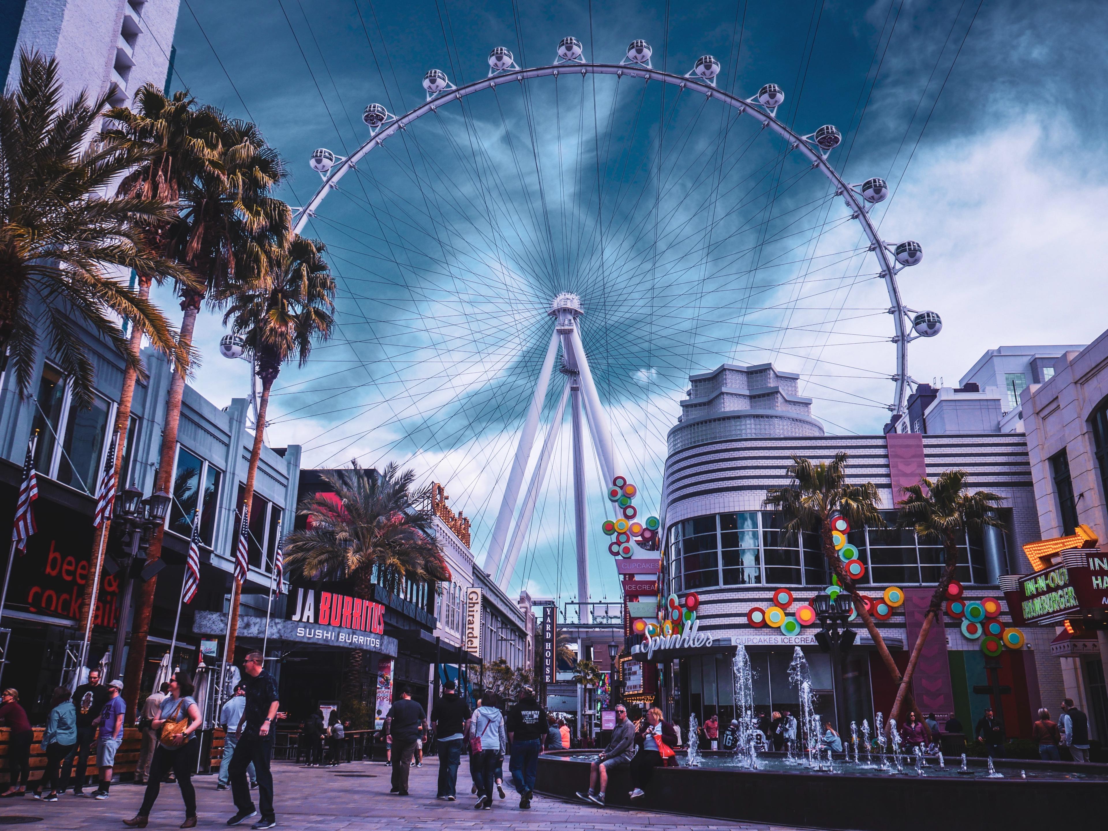 people walking in Park Las Vegas daytime