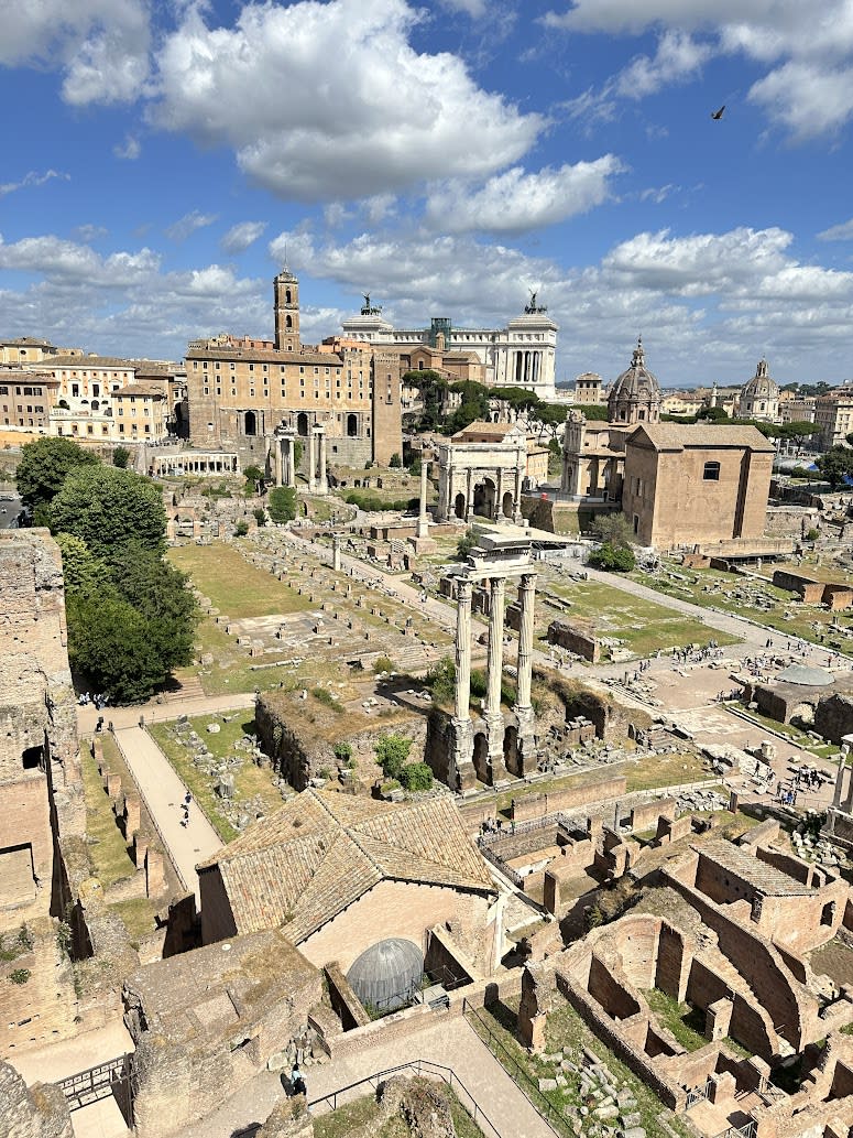 The ruins of the Roman Forum, a must-see stop during your 4 days in Rome.