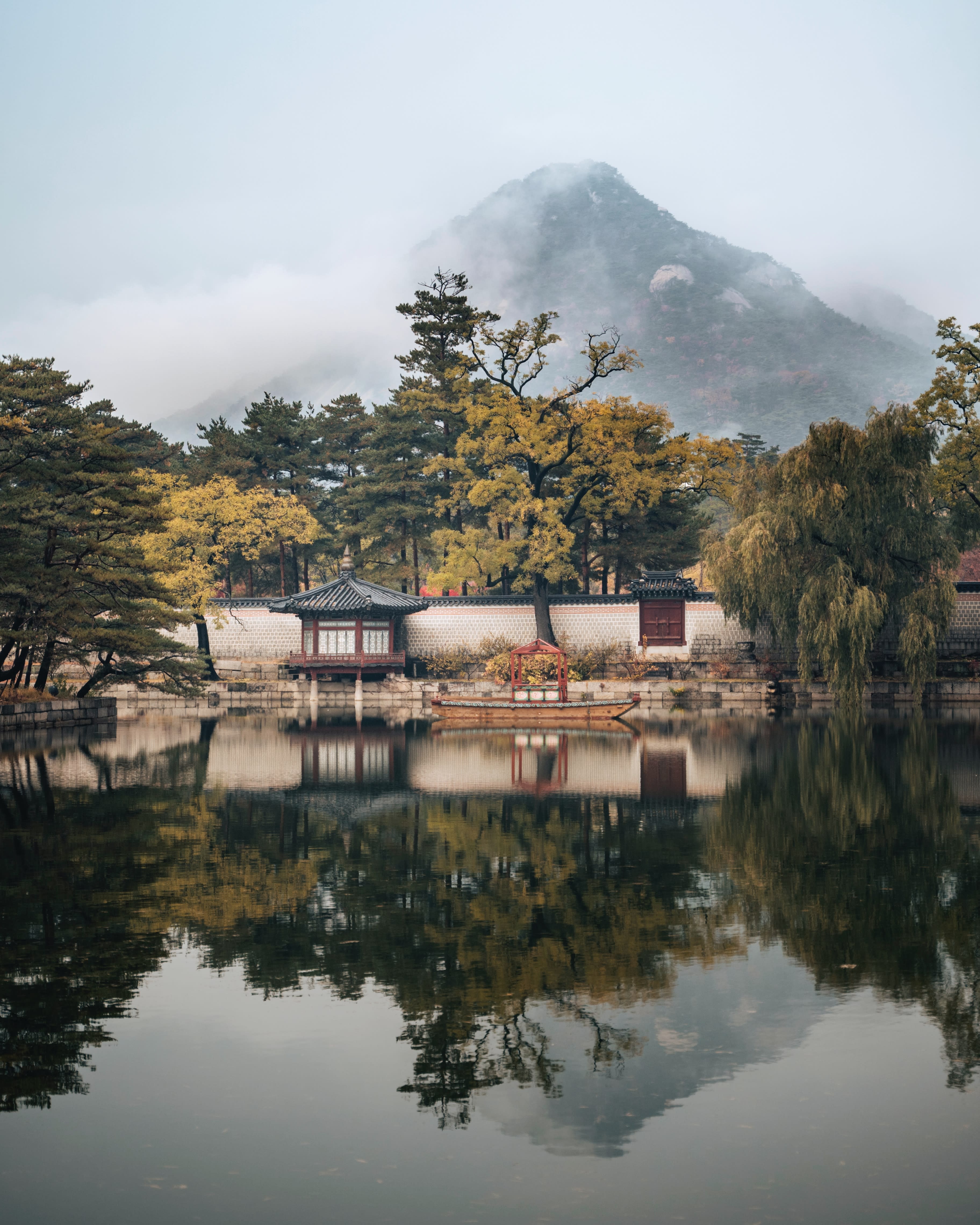 A hut on the river side.