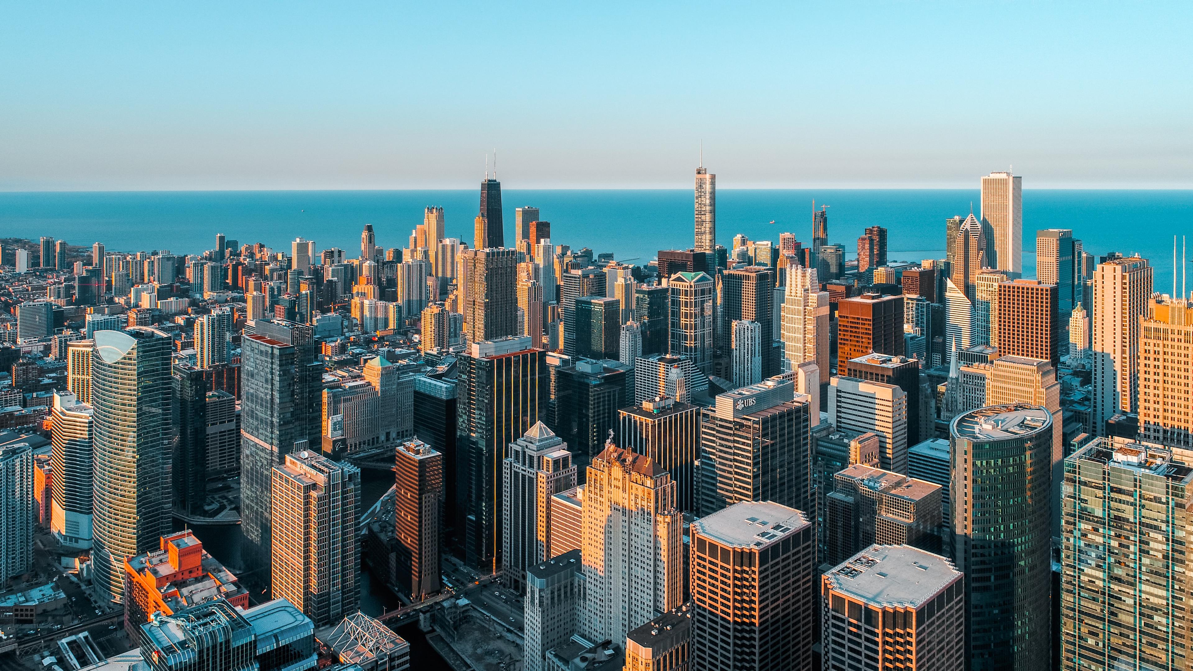 chicago illinois city view with blue lake