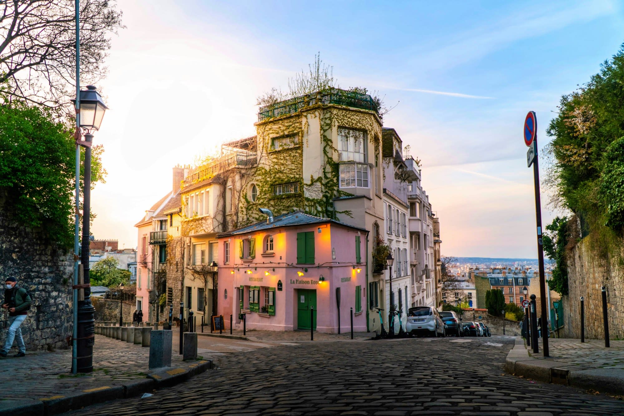 Discover the Best of Montmartre Paris: Hotels, Restaurants & Experiences
