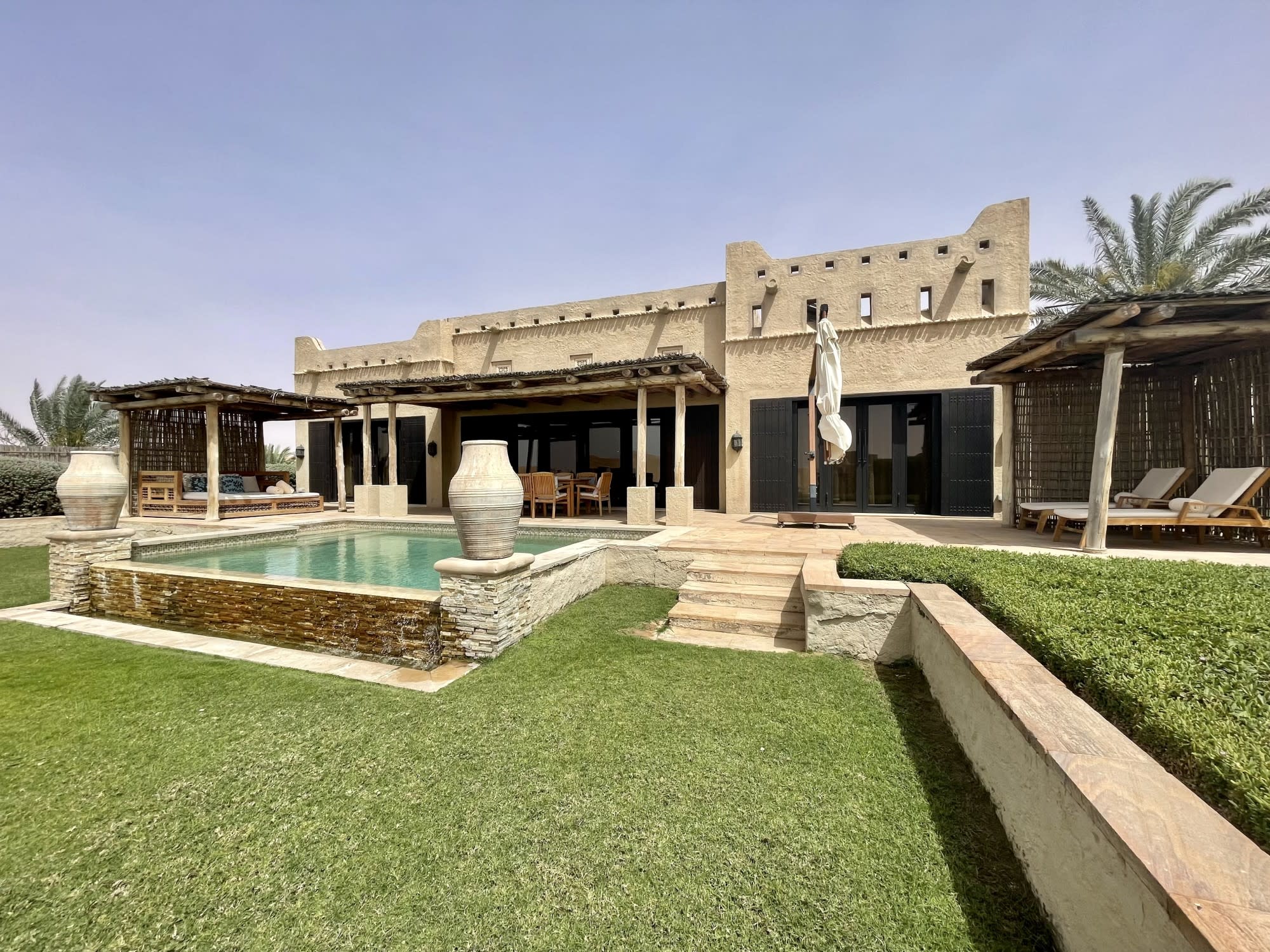 Experience the Magic of Anantara's Qsar Al Sarab: A Luxurious Desert Retreat in Abu Dhabi
