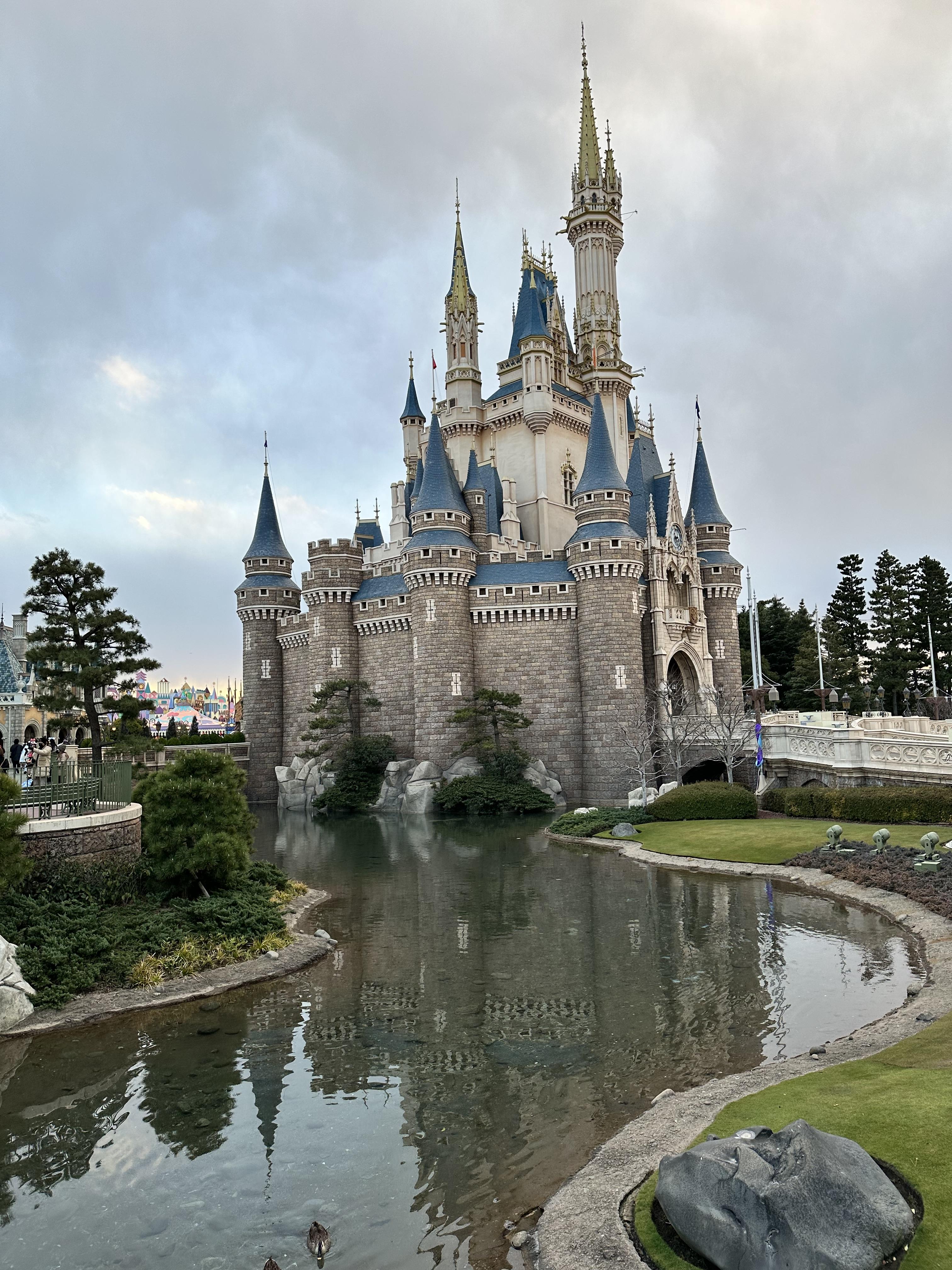 Advisor - Tokyo Disneyland Adventure with Top 10 Must-Experience Attractions