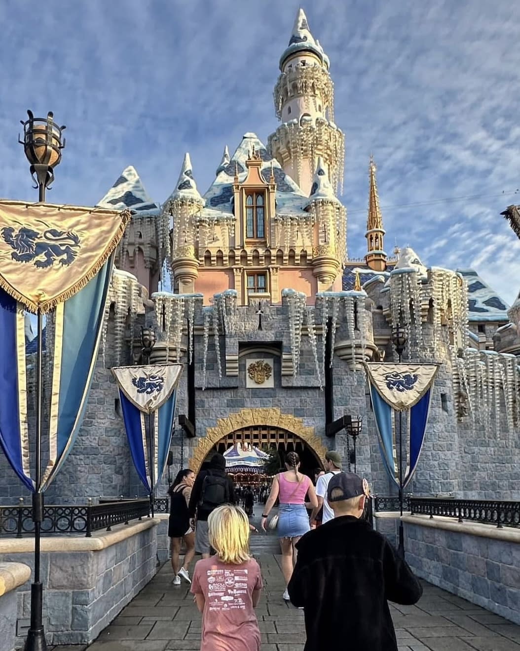 A First-Timer’s (Not-So-Overwhelmed) Guide to Disneyland