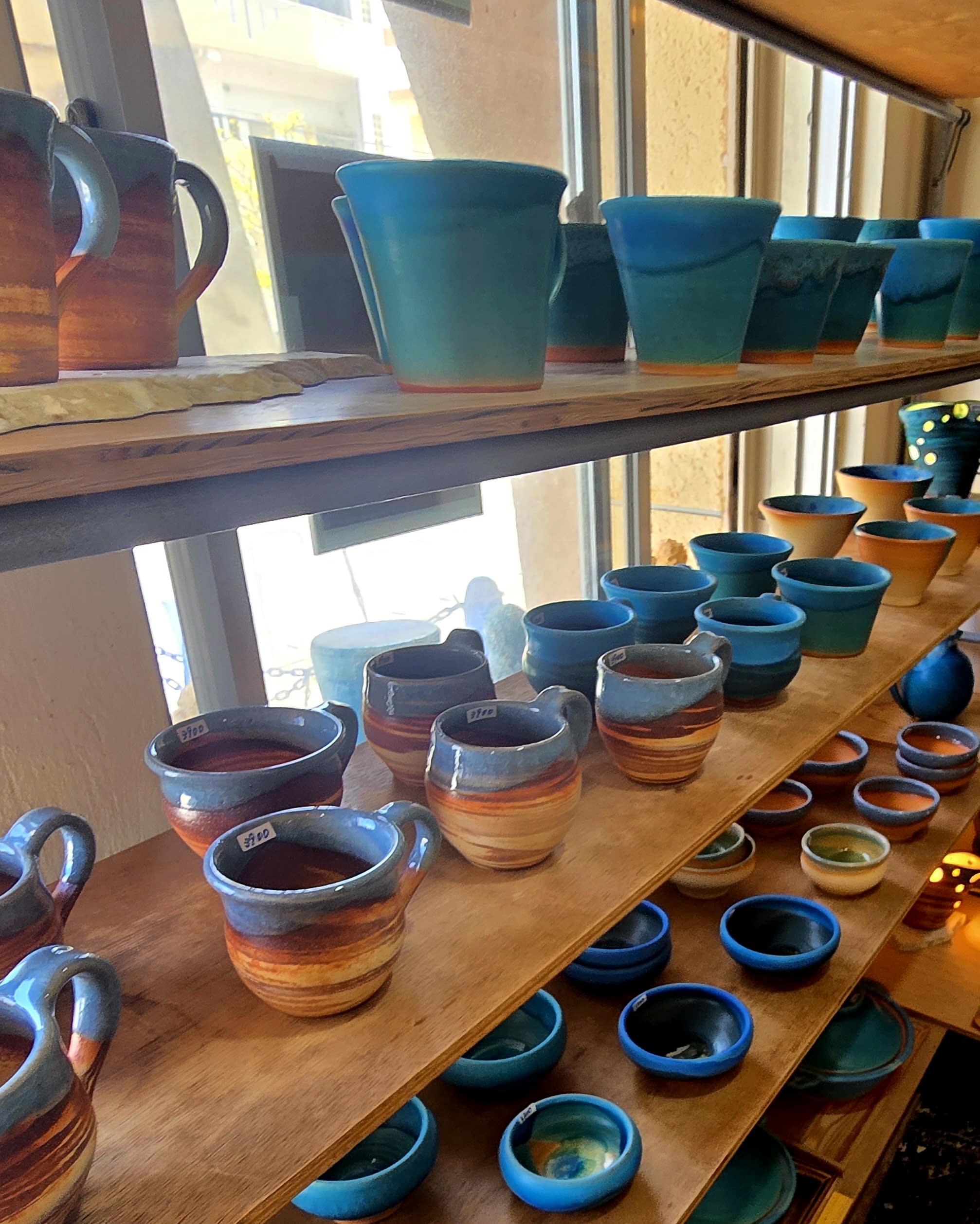 Advisor - A Guide to Okinawa's Local Craft Culture & Pottery Villages