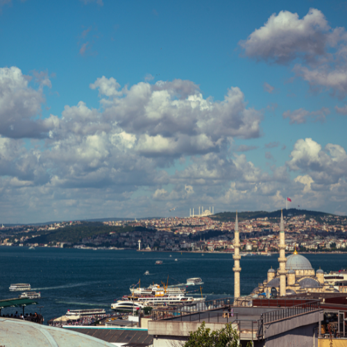 Advisor - Istanbul Unveiled: A Guide to the City of Two Continents