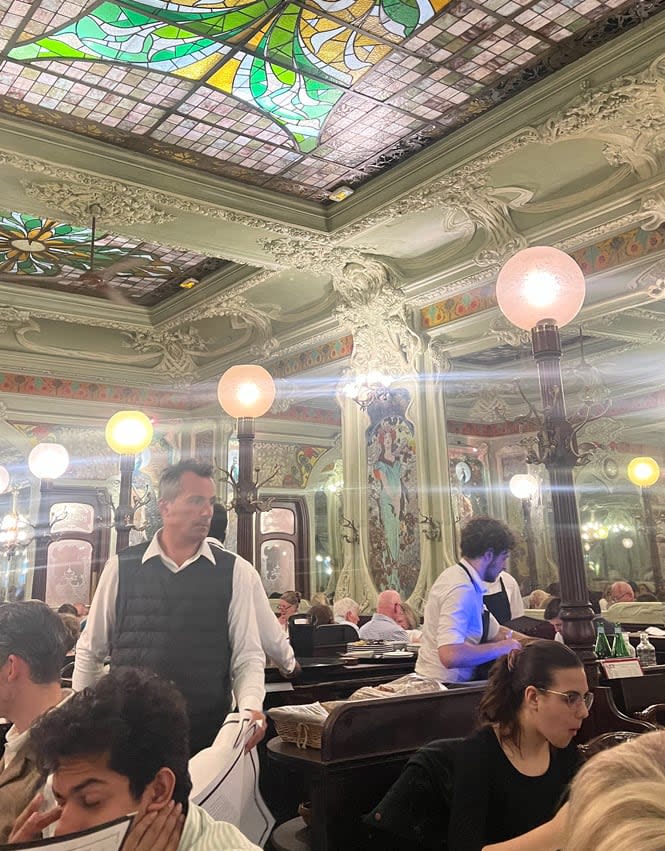 Advisor - A Foodie Neighborhood Where Parisians Dine