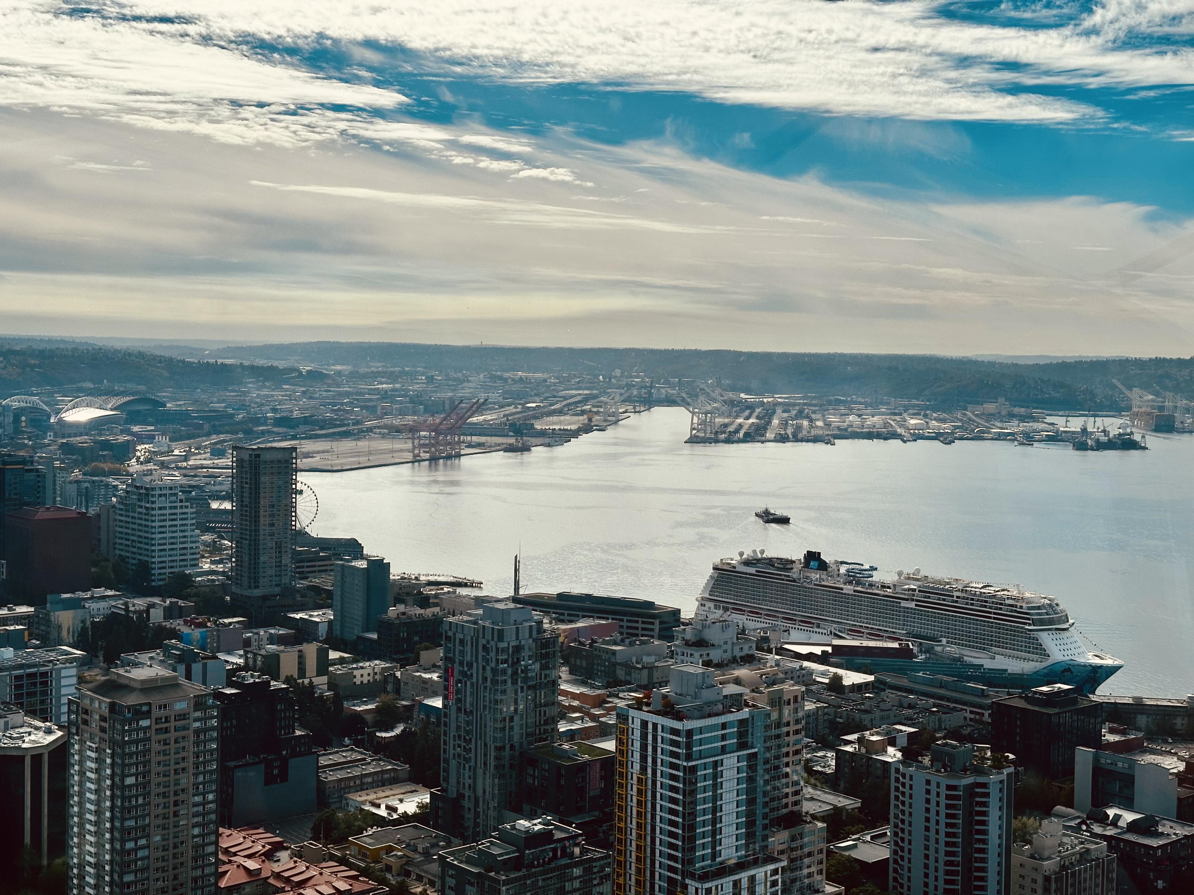 Advisor - Emerald City Weekend: Coffee, Friends & Seattle Adventures