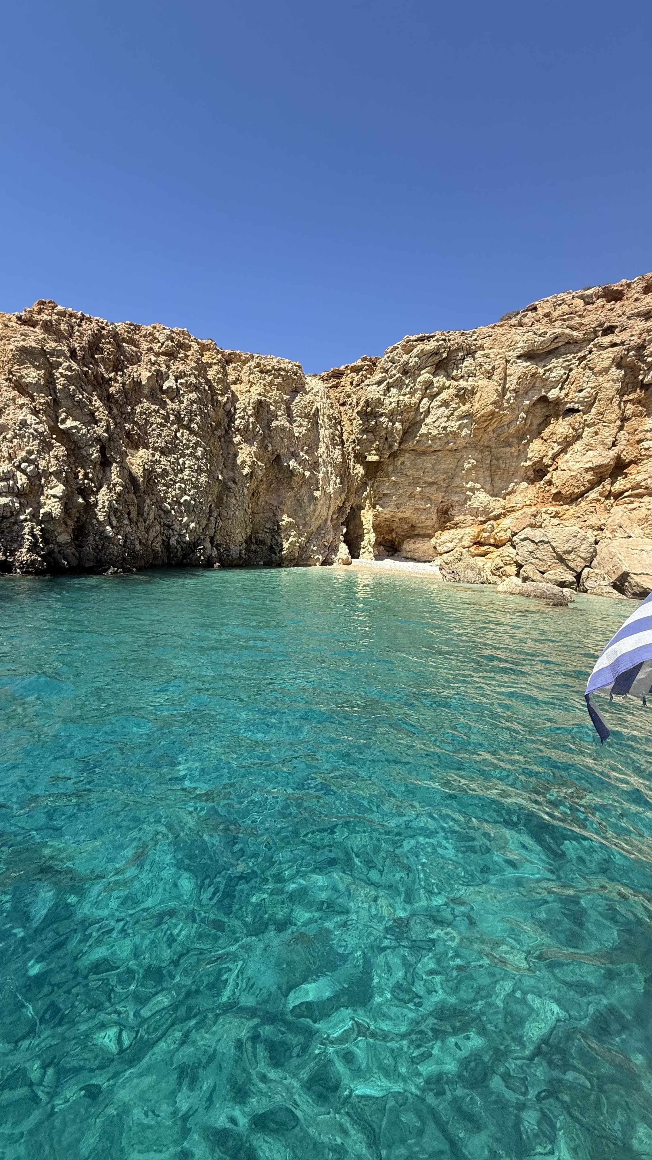 Advisor - The Ultimate Greek Island-Hopping Guide: Santorini, Mykonos & Beyond