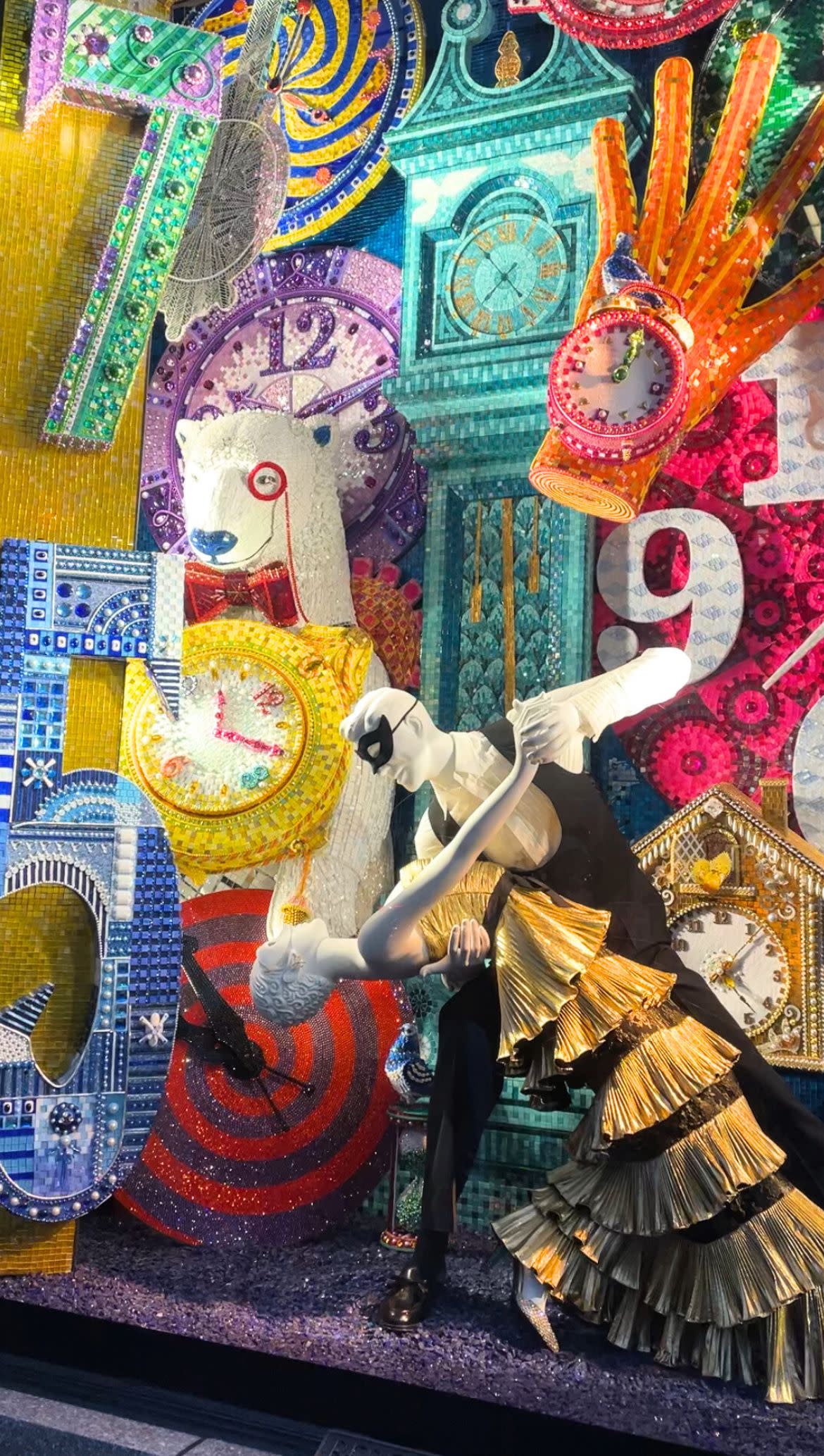 Advisor - A Very Merry NYC Champagne Crawl: A Grown-Up Guide to Viewing 5th Avenue’s Holiday Windows