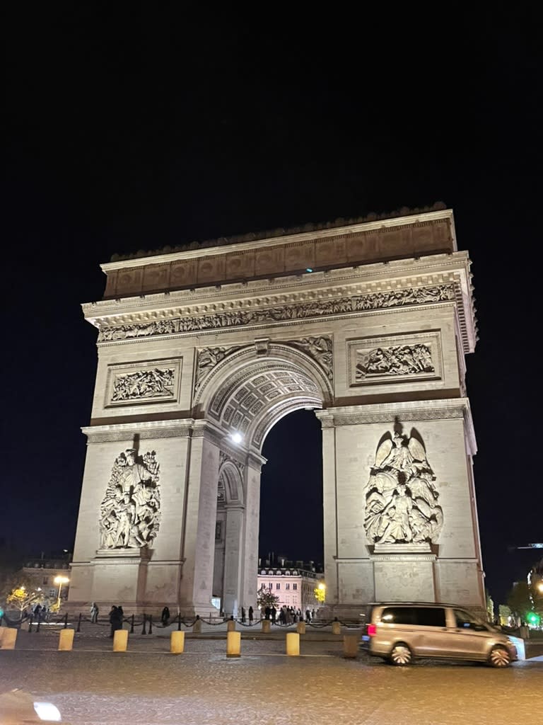 Advisor - The "Eiffel View" 3-Day VIP Power Trip: A Curated Mother-Daughter Escape