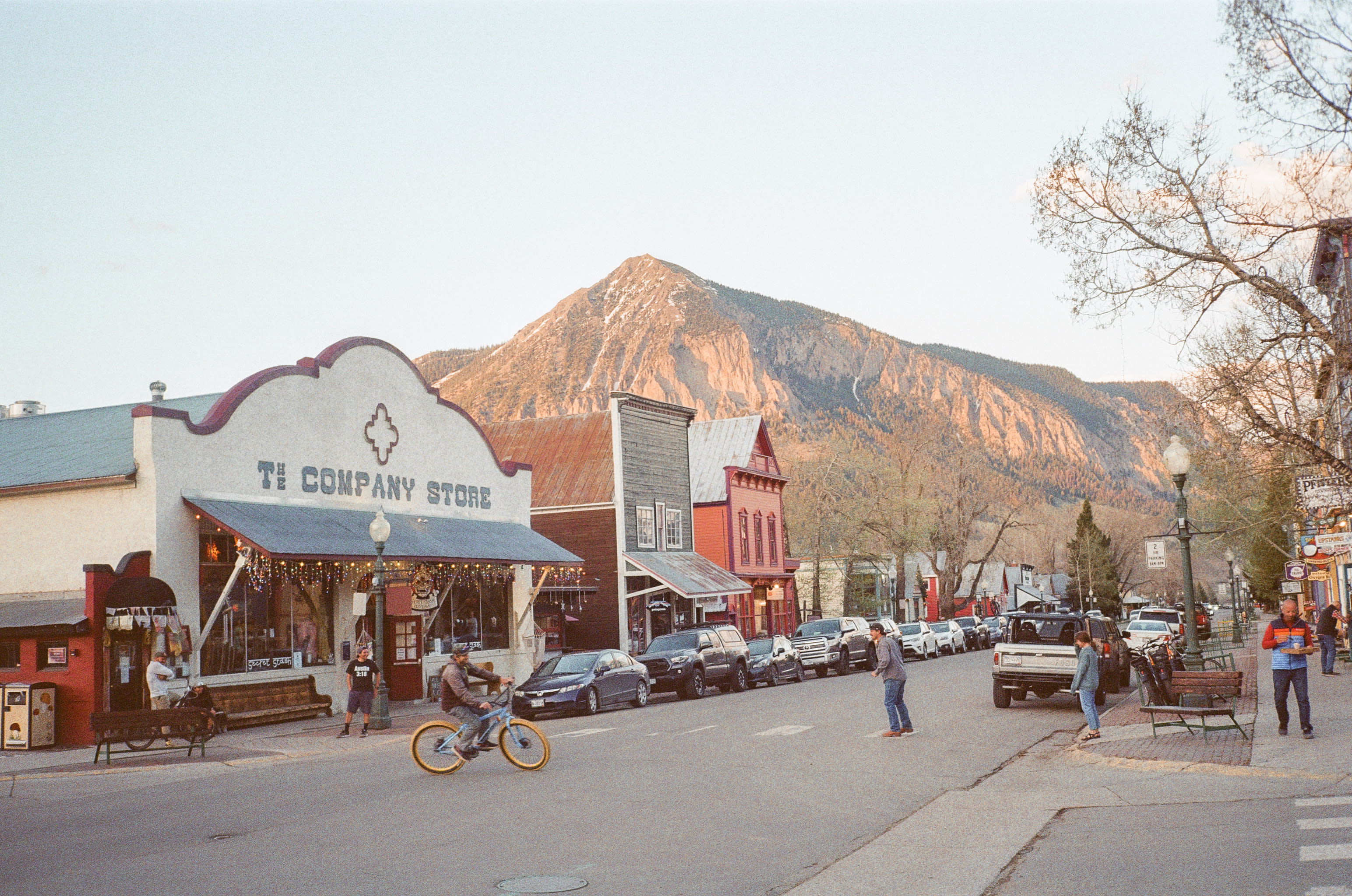 Advisor - A Crested Butte Summer Guide