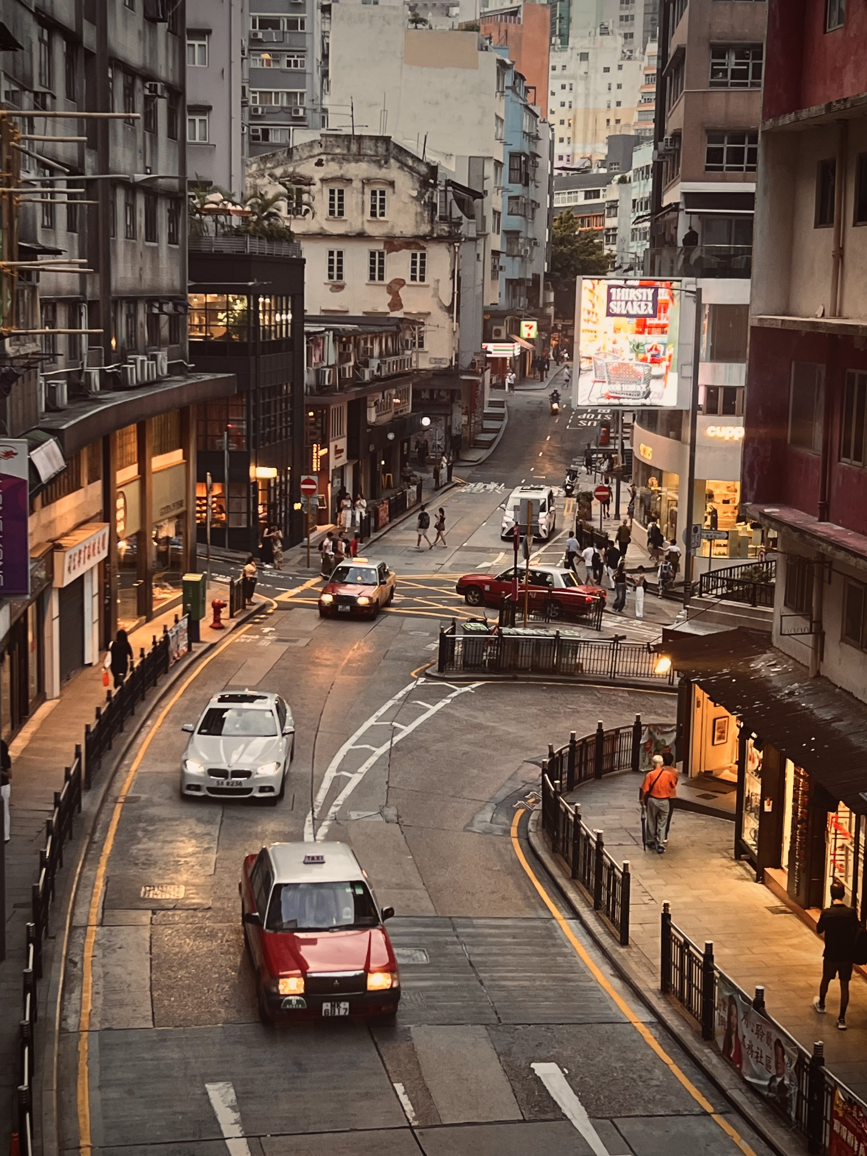 Advisor - Essential Hong Kong: Where to Eat, Stay & Explore